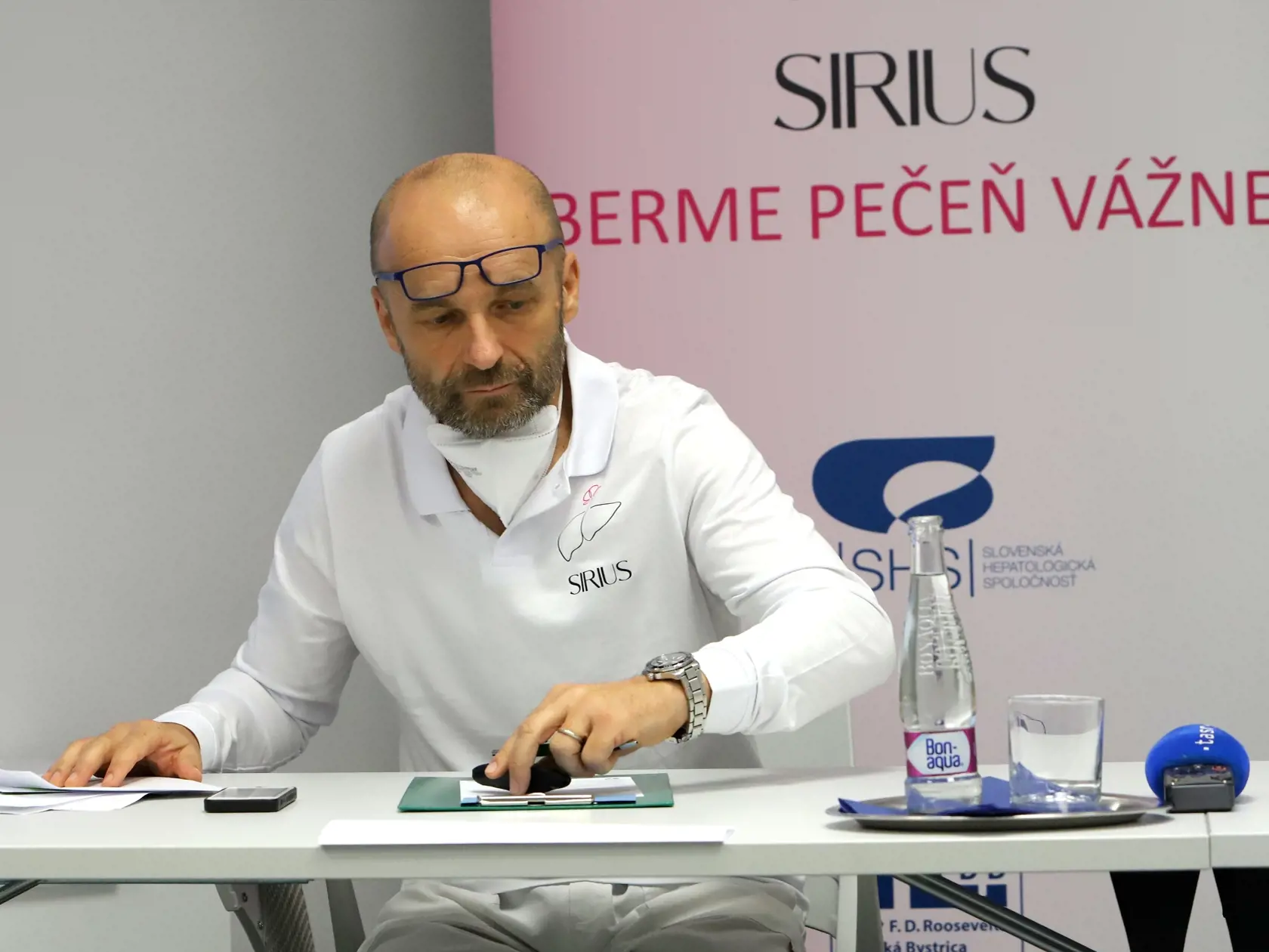 Na snímke prednosta II. Internej kliniky SZU Ľubomír Skladaný počas tlačovej konferencie vo vzdelávacom centre EDUKA vo FNsP F.D. Roosevelta Banská Bystrica 22. augusta 2022. Fakultná nemocnica s poliklinikou F. D. Roosevelta Banská Bystrica v úzkej spolupráci so Slovenskou hepatologickou spoločnosťou rozbieha na rôznych miestach Slovenska SIRIUS - preventívny skríning pečene, ktorého cieľom je odhaliť ochorenie pečene vo včasnom štádiu, kedy je ešte liečiteľné. FOTO TASR - Ján Krošlák
