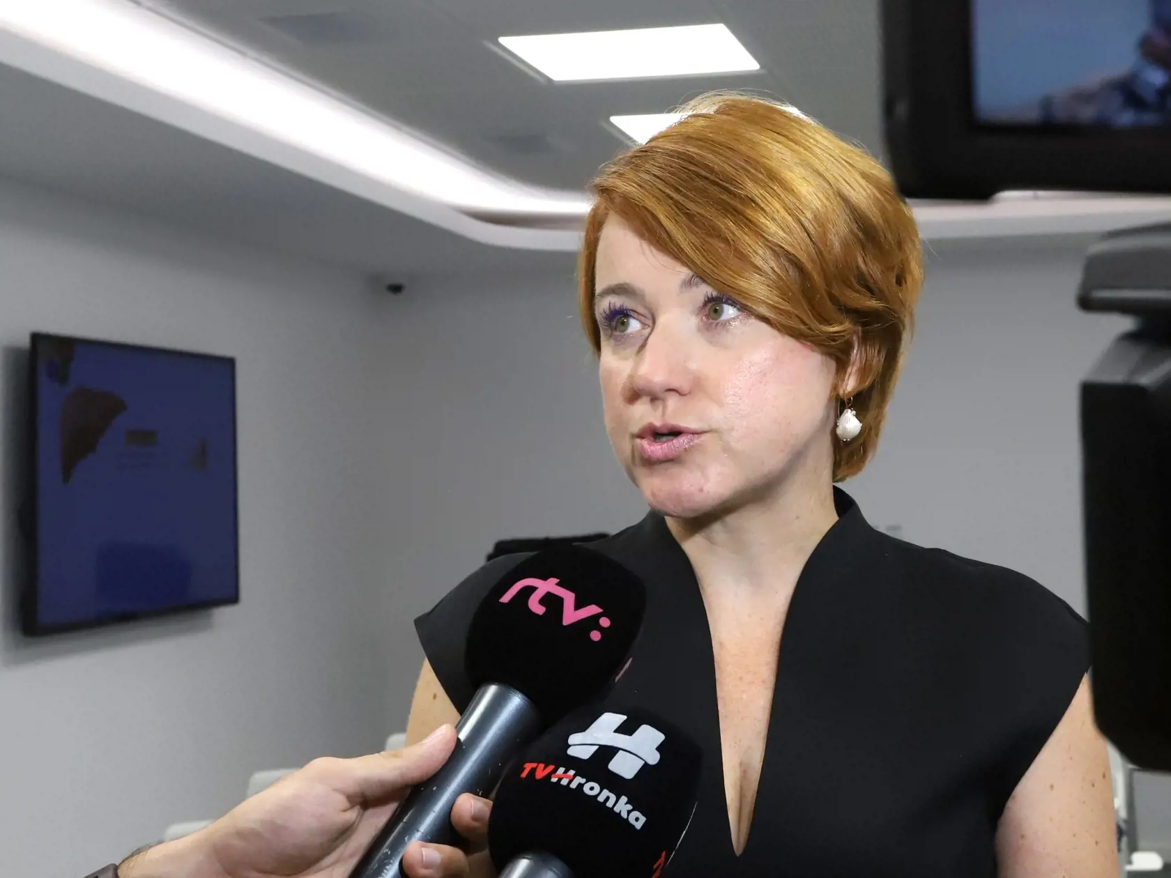 Na snímke generálna riaditeľka Fakultnej nemocnice s poliklinikou F. D. Roosevelta Miriam Lapuníková počas tlačovej konferencie vo vzdelávacom centre EDUKA vo FNsP F.D. Roosevelta Banská Bystrica 22. augusta 2022. Fakultná nemocnica s poliklinikou F. D. Roosevelta Banská Bystrica v úzkej spolupráci so Slovenskou hepatologickou spoločnosťou rozbieha na rôznych miestach Slovenska SIRIUS - preventívny skríning pečene, ktorého cieľom je odhaliť ochorenie pečene vo včasnom štádiu, kedy je ešte liečit