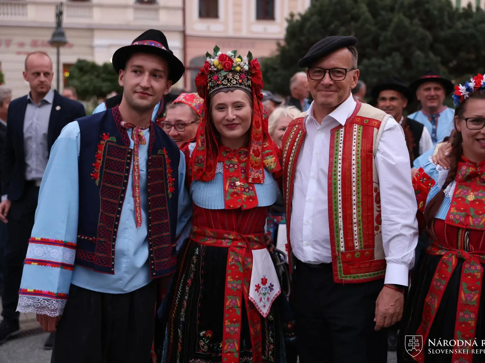 Banská Bystrica sa opäť premenila na miesto plné slovenských zvykov, tradícií, ľudovej hudby a krásnych krojov. Rozlúčiť sa s končiacim letom a užiť si krásne vystúpenia slovenských umelcov si prišli aj náš predseda Boris Kollar spolu s poslancami Petra Krištúfková a Igor Kašper.

