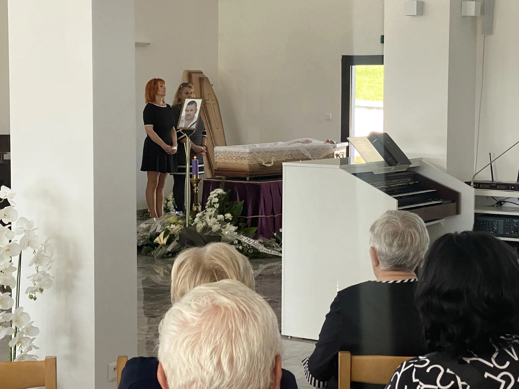 Lukášova mama Daniela pri rakve svojho syna. Pochovala ho v kroji. Naposledy vydýchol pri nej, Danka bola pri jeho posteli. Ostatné tri dni mal ukrutné bolesti.