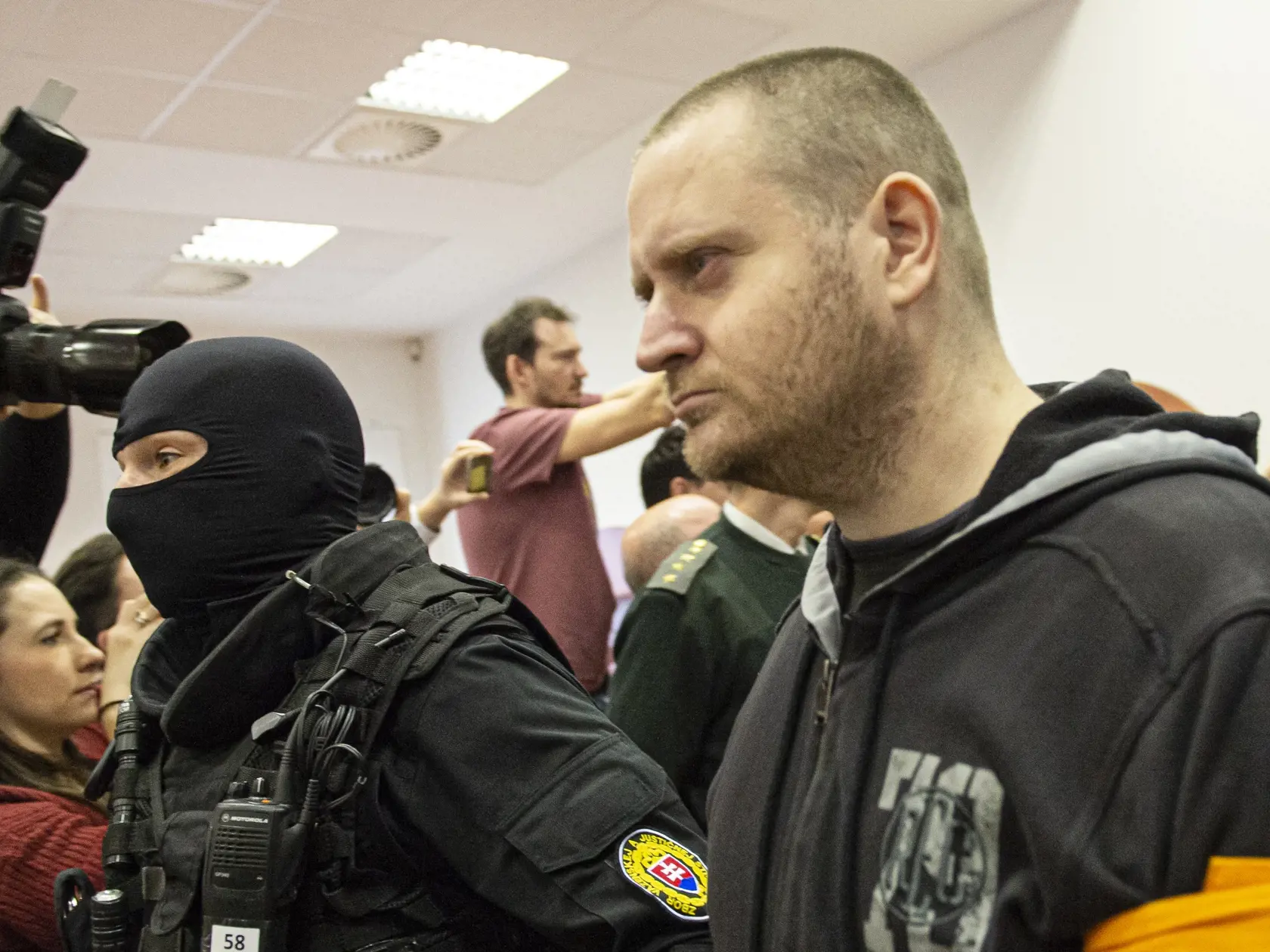 Senát Špecializovaného trestného súdu v Pezinku otvoril hlavné pojednávanie v kauze vraždy novinára Jána Kuciaka a jeho snúbenice Martiny Kušnírovej v Pezinku v pondelok 13. januára 2020. Na snímke obvinený Miroslav M. FOTO TASR - Michal Svítok