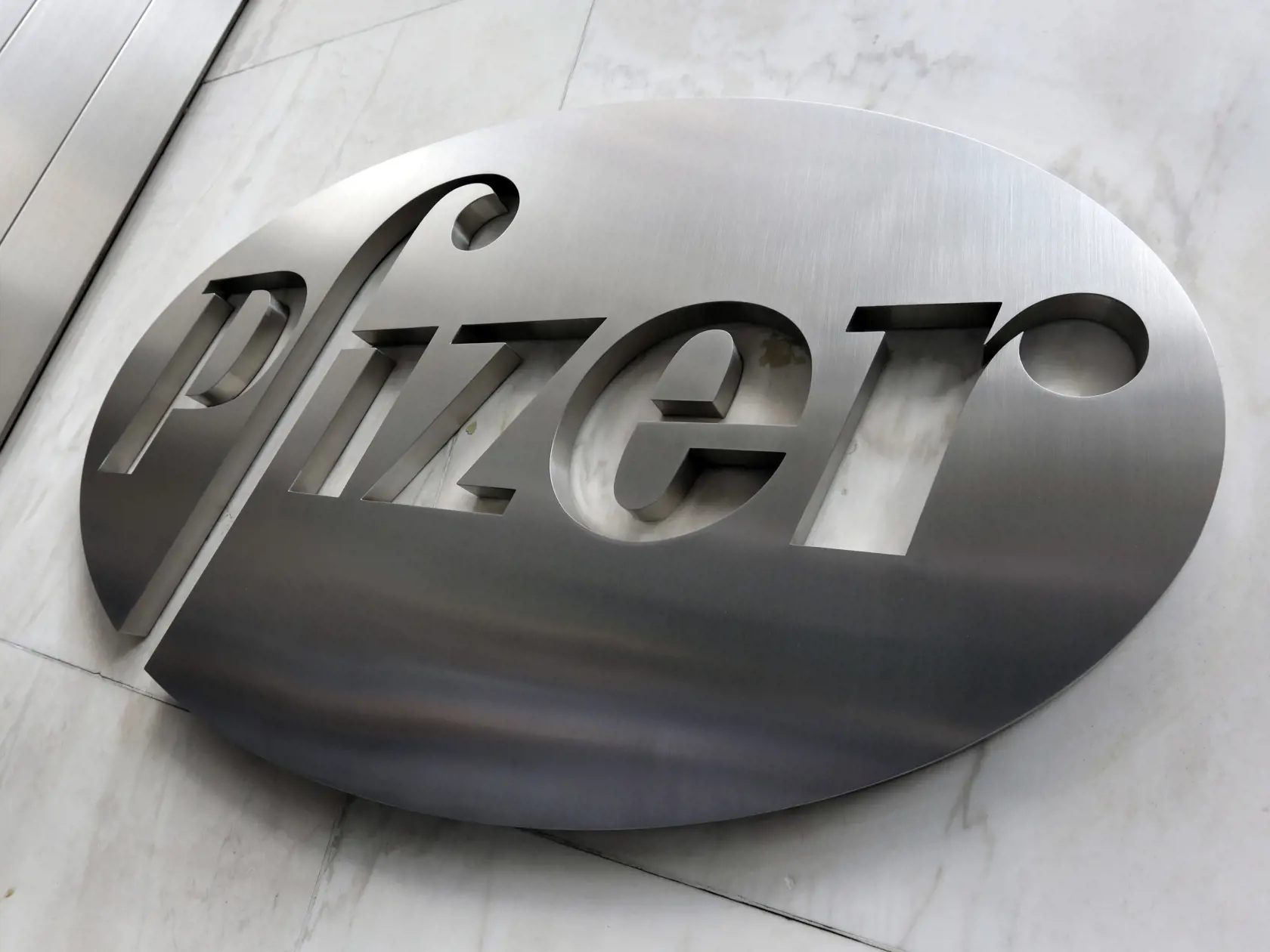 Americká spoločnosť Pfizer vo štvrtok oznámila, že za 5,3 miliardy dolárov dodá americkej vláde svoj experimentálny liek proti ochoreniu COVID-19 Paxlovid v množstve použiteľnom na 10 miliónov liečebných cyklov.