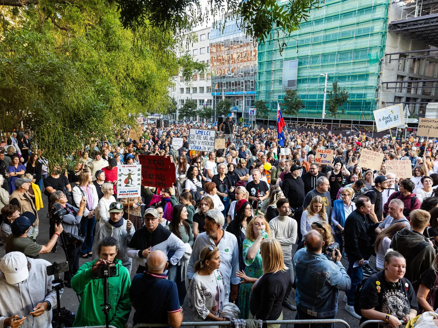 Protest na námestí SNP v Bratislave proti fungovaniu Ministerstva kultúry SR a jej vedeniu. 