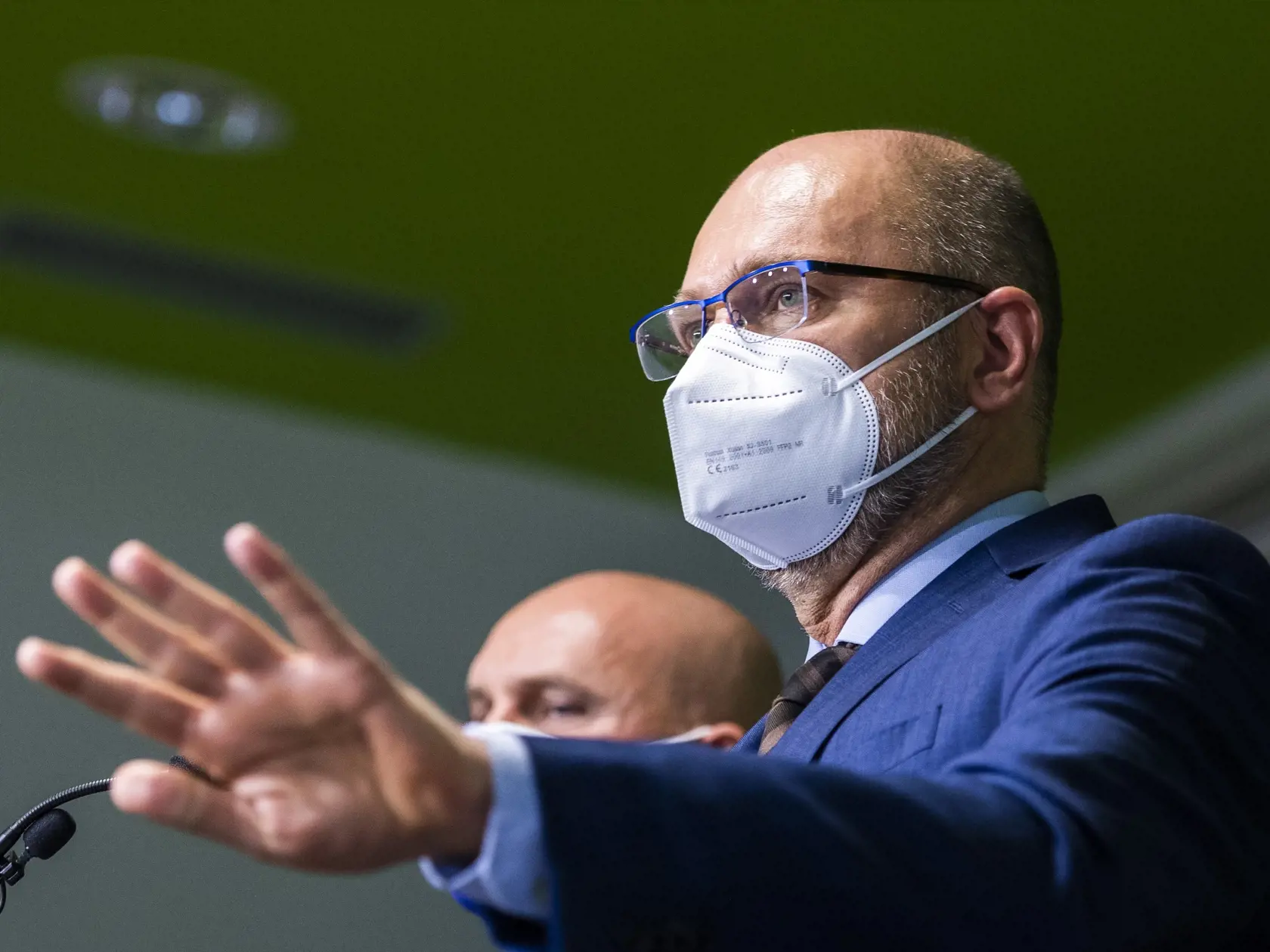 Predseda SaS, podpredseda vlády a minister hospodárstva Richard Sulík (na snímke) informuje o tom, že podal demisiu na tlačovej konferencii. Demisiu doručil prezidentke SR Zuzane Čaputovej. V Bratislave 22. marca 2021.
