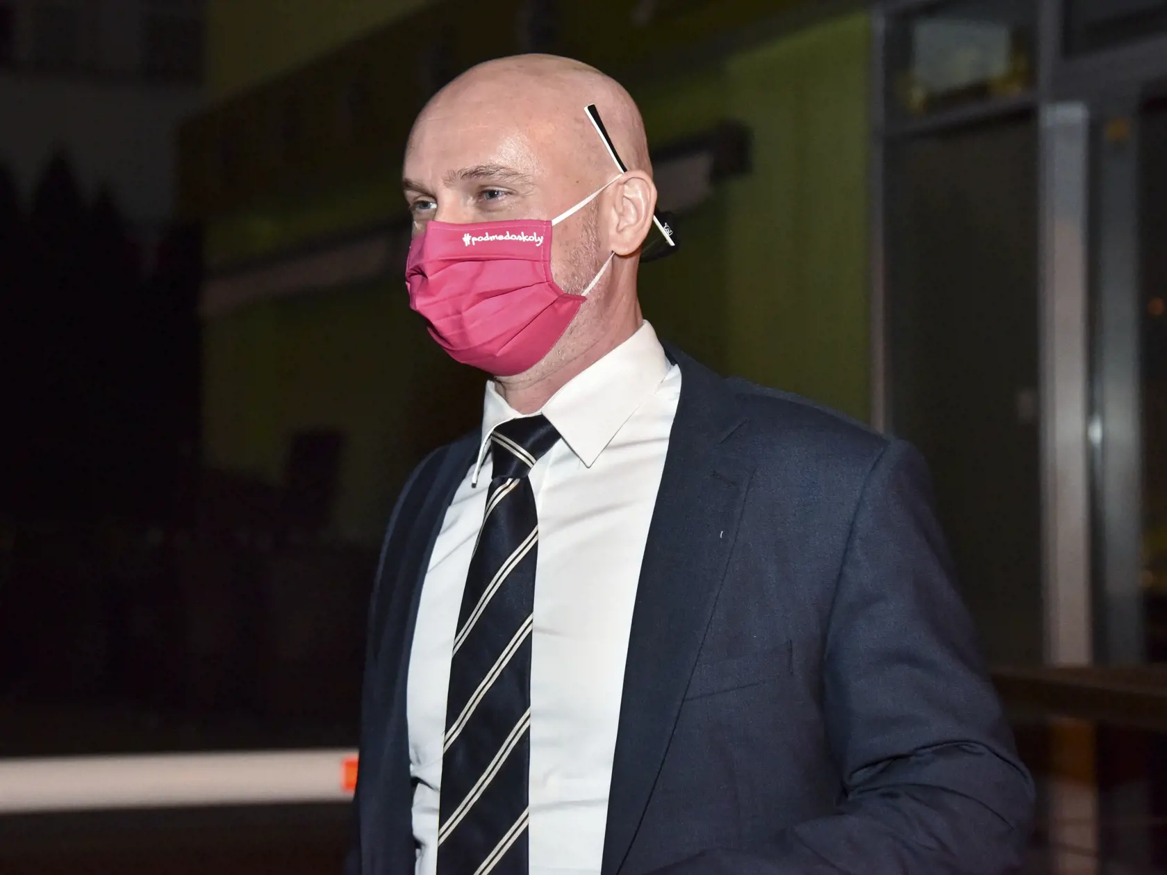 Na snímke minister školstva, vedy, výskumu a športu SR Branislav Gröhling prichádza do budovy centrály strany Sloboda a Solidarita (SaS) na rokovanie mimoriadnej republikovej rady 2. marca 2021 v Bratislave.