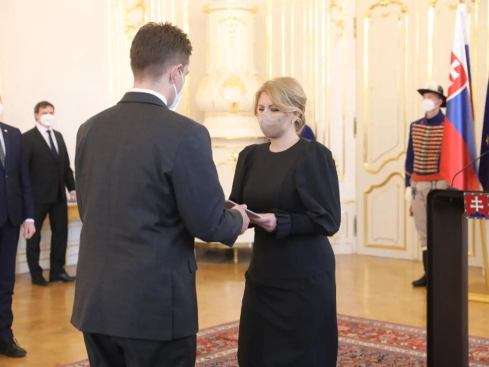 Prezidentka Zuzana Čaputová prijala 23. marca 2021 demisiu ministra hospodárstva Richarda Sulíka. Dočasným vedením rezortu hospodárstva Čaputová poverila ministra dopravy Andreja Doležala.