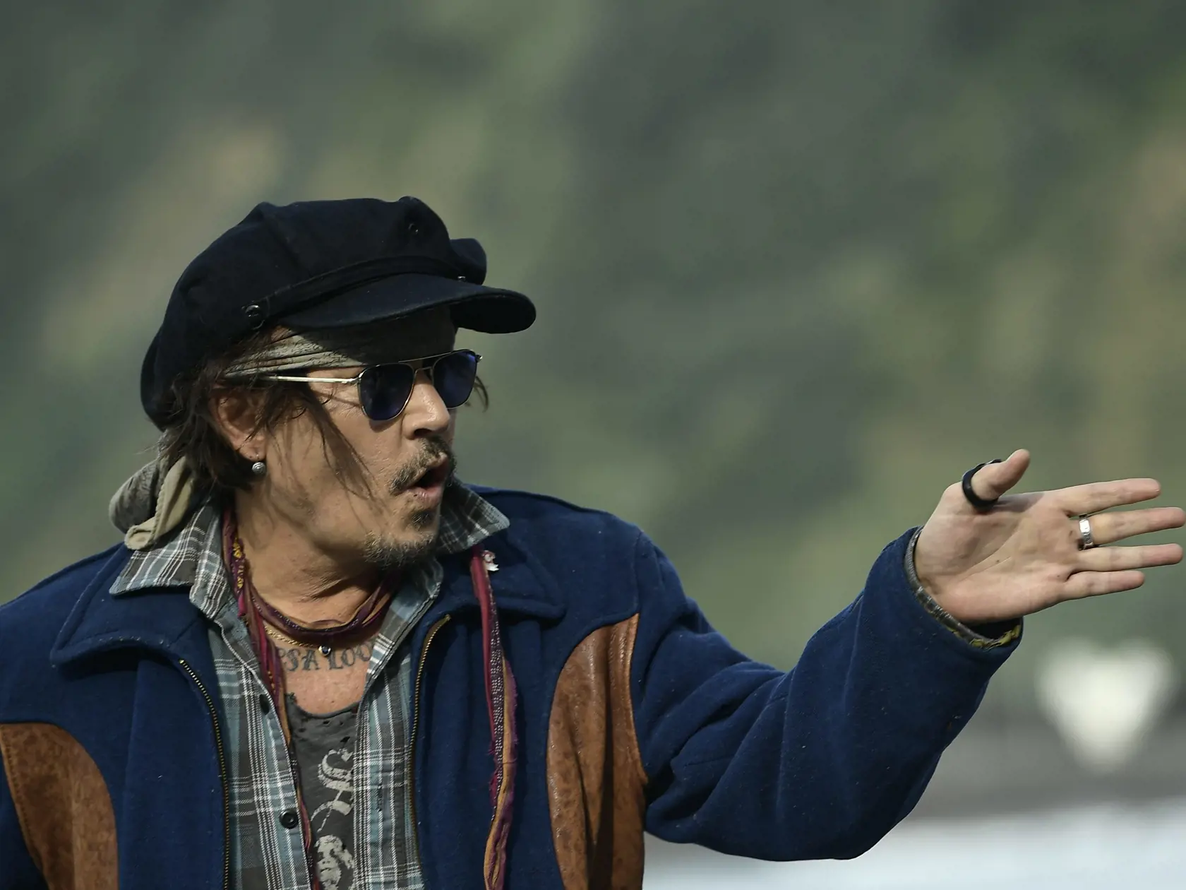 EBE 22 San Sebastián - Na snímke americký herec Johnny Depp pózuje počas fototermínu na 69. ročníku filmového festivalu v San Sebastiáne v severnom Španielsku v stredu 22. septembra 2021. Johnny Depp si prevezme Cenu Donostie za prínos v kinematografii. FOTO TASR/AP

US actor Johny Deep poses during a photocall at the 69th San Sebastian Film Festival, in San Sebastian, northern Spain, Wednesday, Sept. 22, 2021. Johny Depp will be receiving on the night Donostia Award for his contribution to the 