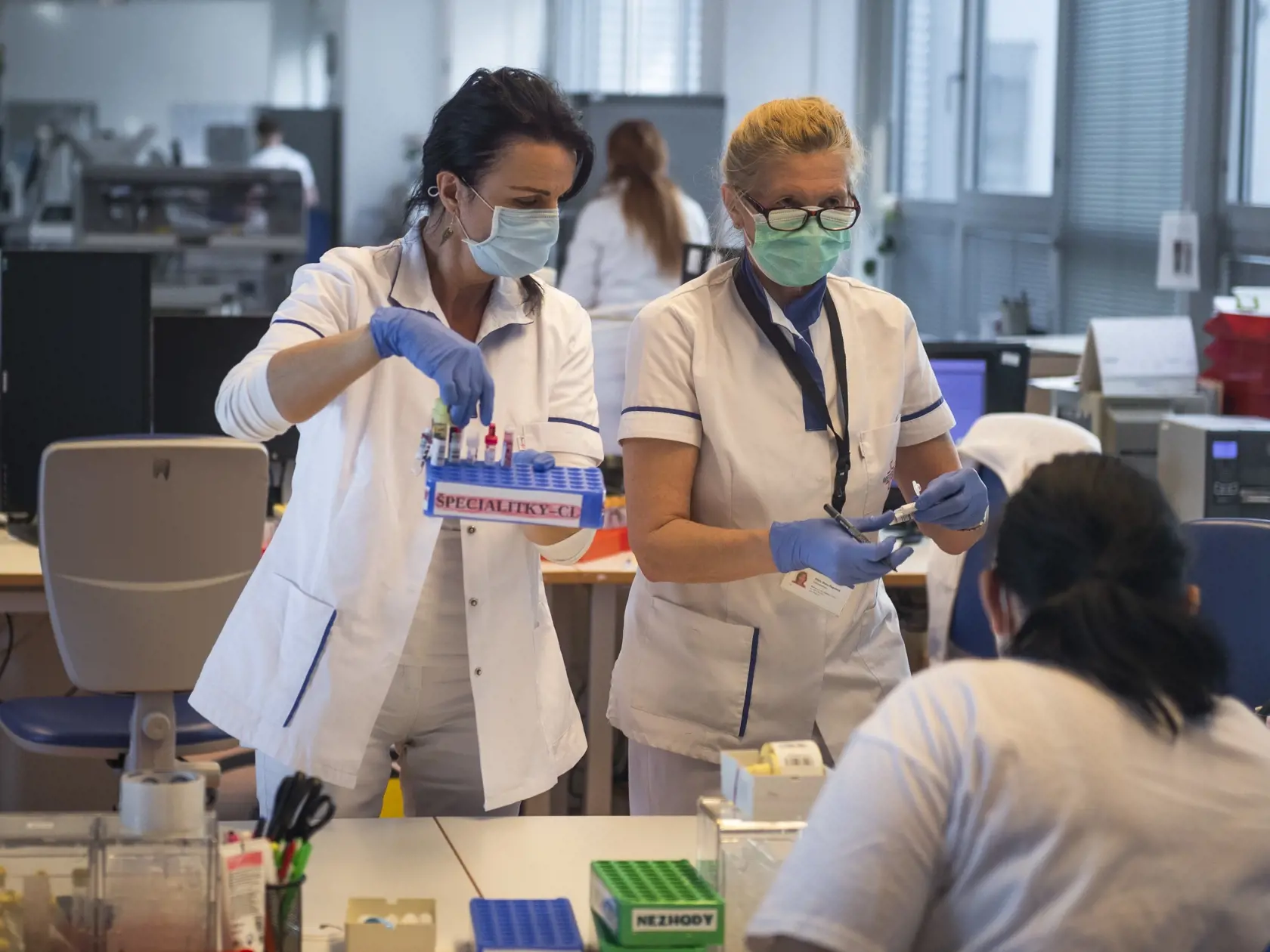 Na snímke laboratória Medirex počas brífingu k začiatku testovania na nový koronavírus v laboratóriách Medirexu v Bratislave 16. marca 2020. FOTO TASR - Jaroslav Novák