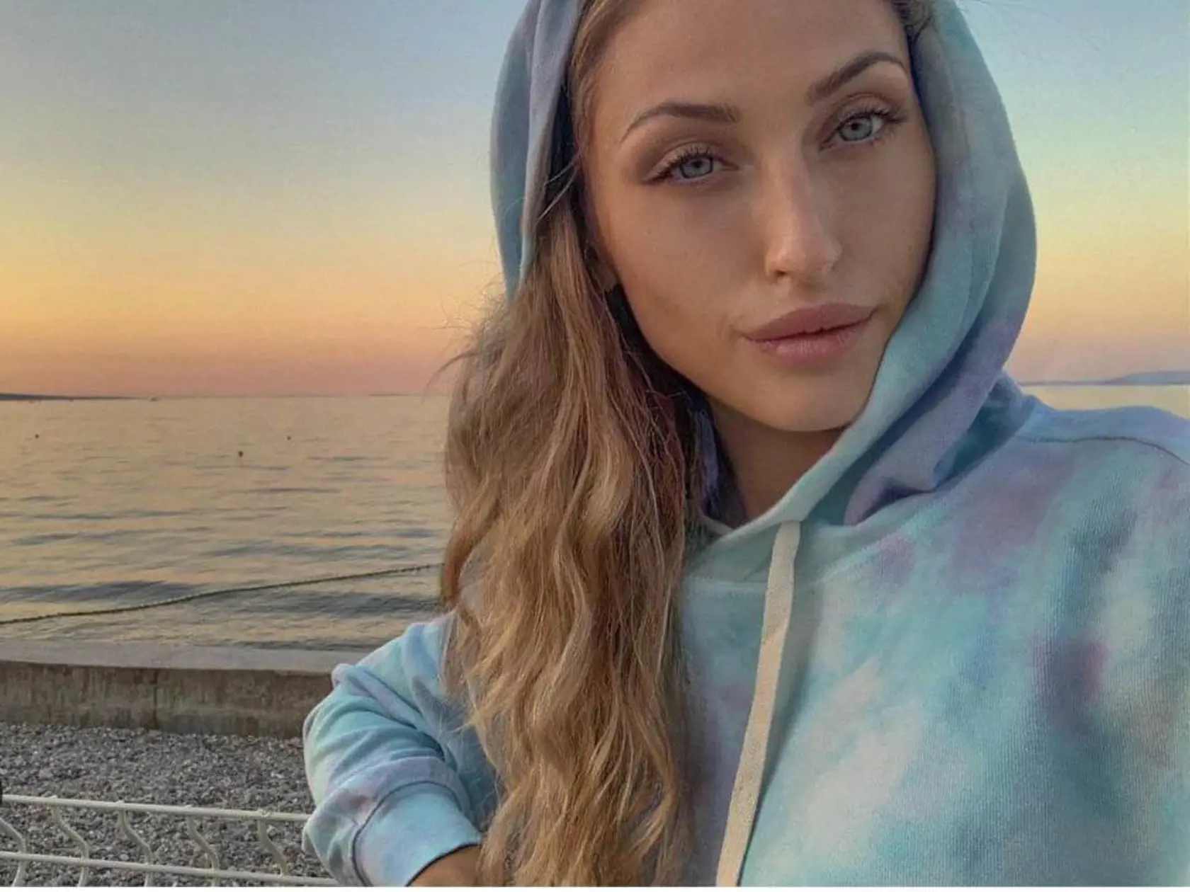 Bývalá misska a jogínka Denisa Šiška pripomína topmodelku značky Victoria's Secret, Elsu Hosk.