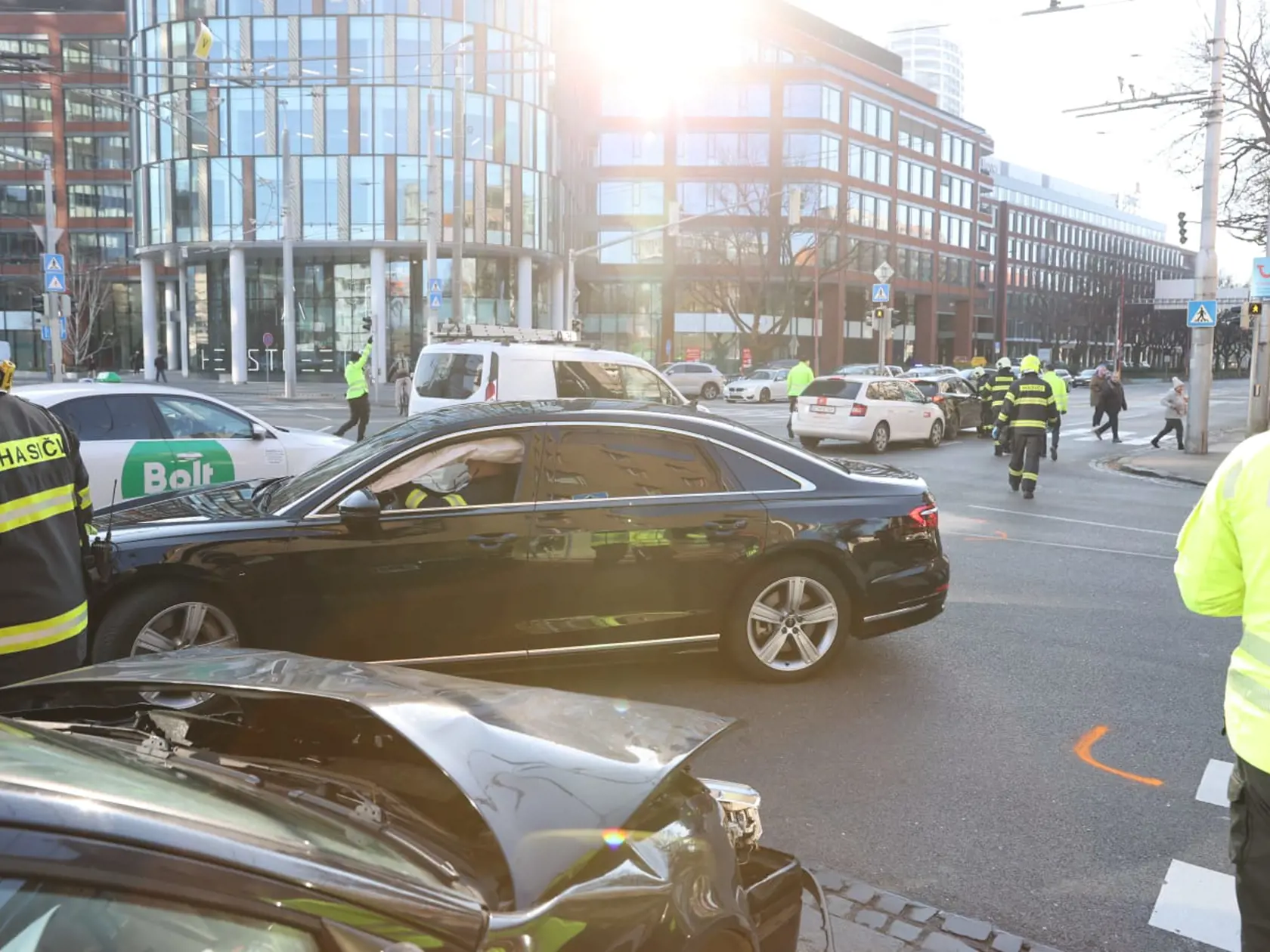 Minister financií Ladislav Kamenický mal v Bratislave autonehodu. Ku kolízii došlo 3. februára 2025 v ranných hodinách na križovatke pri Mlynských Nivách.