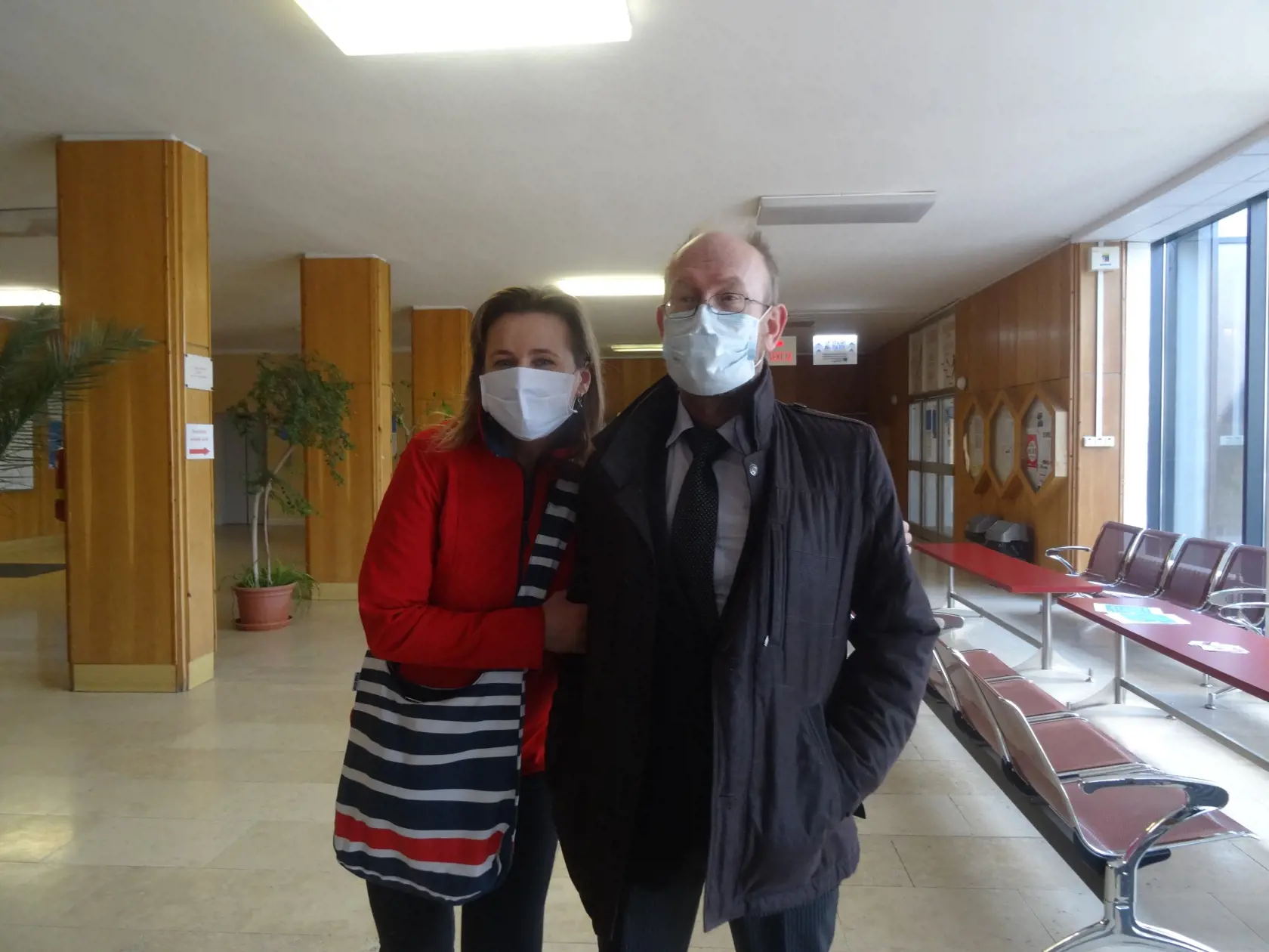 Pavol Jarčuška, prorektor UPJŠ pre rozvoj a európsku problematiku; pracovník Kliniky infektológie a cestovnej medicíny UPJŠ LF a UNLP;  prezident Slovenskej spoločnosti infektológov s hovorkyňou LF UPJŠ Jaroslavou Oravcovou