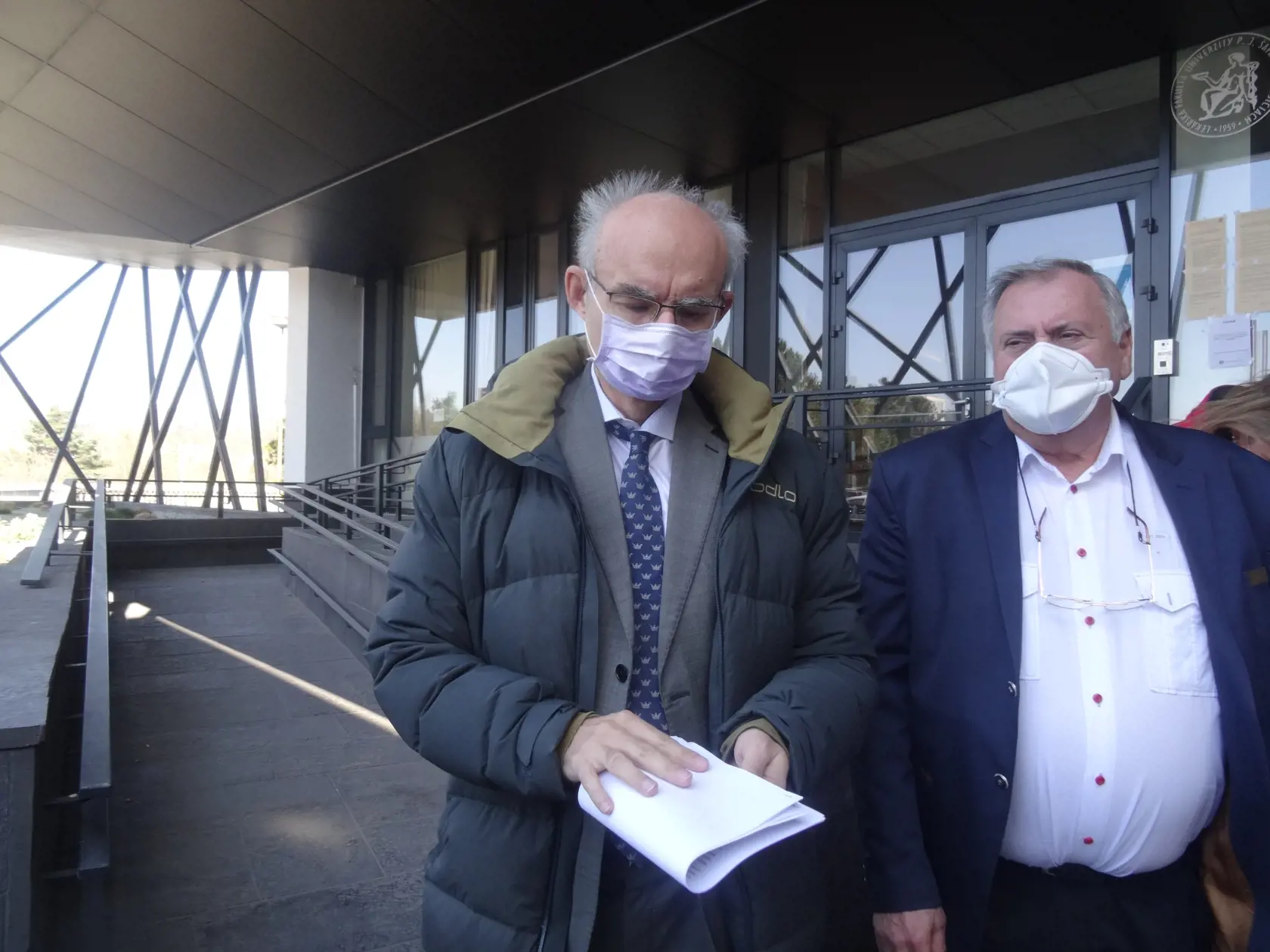 Viliam Donič, prednosta Ústavu lekárskej fyziológie UPJŠ LF; garant projektu DSV VYMUVEP  na UPJŠ LF Výskum pokročilých metód umelej ventilácie pľúc, Pavol Török, zástupca prednostu pre pedagogickú činnosť KAIM LF UPJŠ a VÚSCH, a.s.;  spoluriešiteľ projektu DSV VYMUVEP  Výskum pokročilých metód UVP;  autor metódy pľúcnej ventilácie PMLV. (zľava)