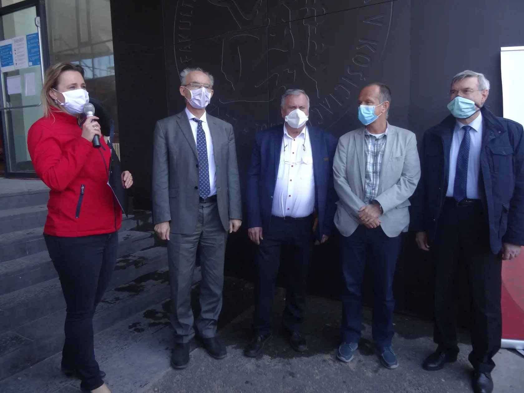 Hovorkyňa LF UPJŠ Jaroslava Oravcová, Viliam Donič, prednosta Ústavu lekárskej fyziológie UPJŠ LF; garant projektu DSV VYMUVEP  na UPJŠ LF Výskum pokročilých metód umelej ventilácie pľúc, Pavol Török, zástupca prednostu pre pedagogickú činnosť KAIM LF UPJŠ a VÚSCH, a.s.;  spoluriešiteľ projektu DSV VYMUVEP  Výskum pokročilých metód UVP;  autor metódy pľúcnej ventilácie PMLV, Daniel Pella, dekan Lekárskej fakulty Univerzity P. J. Šafárika Košiciach, Jozef Firment, prodekan LF UPJŠ LF;  prednosta 