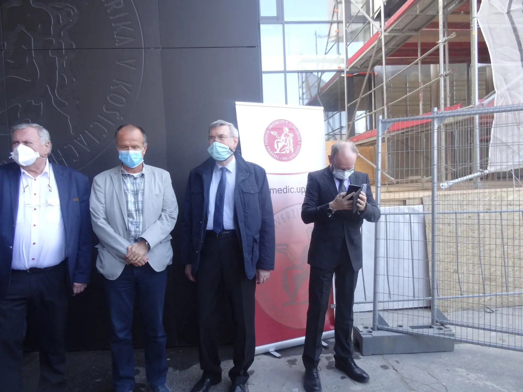 Pavol Török, zástupca prednostu pre pedagogickú činnosť KAIM LF UPJŠ a VÚSCH, a.s.;  spoluriešiteľ projektu DSV VYMUVEP  Výskum pokročilých metód UVP;  autor metódy pľúcnej ventilácie PMLV, Daniel Pella, dekan Lekárskej fakulty Univerzity P. J. Šafárika Košiciach, Jozef Firment, prodekan LF UPJŠ LF;  prednosta I. kliniky anestéziológie a intenívnej medicíny LF UPJŠ a UNLP; hlavný odborník MZ SR pre anestéziológiu a intenzívnu medicínu, Pavol Jarčuška, prorektor UPJŠ pre rozvoj a európsku problem