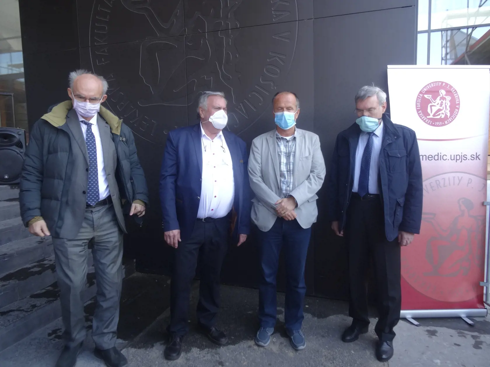 Viliam Donič, prednosta Ústavu lekárskej fyziológie UPJŠ LF; garant projektu DSV VYMUVEP  na UPJŠ LF Výskum pokročilých metód umelej ventilácie pľúc, Pavol Török, zástupca prednostu pre pedagogickú činnosť KAIM LF UPJŠ a VÚSCH, a.s.;  spoluriešiteľ projektu DSV VYMUVEP  Výskum pokročilých metód UVP;  autor metódy pľúcnej ventilácie PMLV, Daniel Pella, dekan Lekárskej fakulty Univerzity P. J. Šafárika Košiciach, Jozef Firment, prodekan LF UPJŠ LF;  prednosta I. kliniky anestéziológie a intenívnej