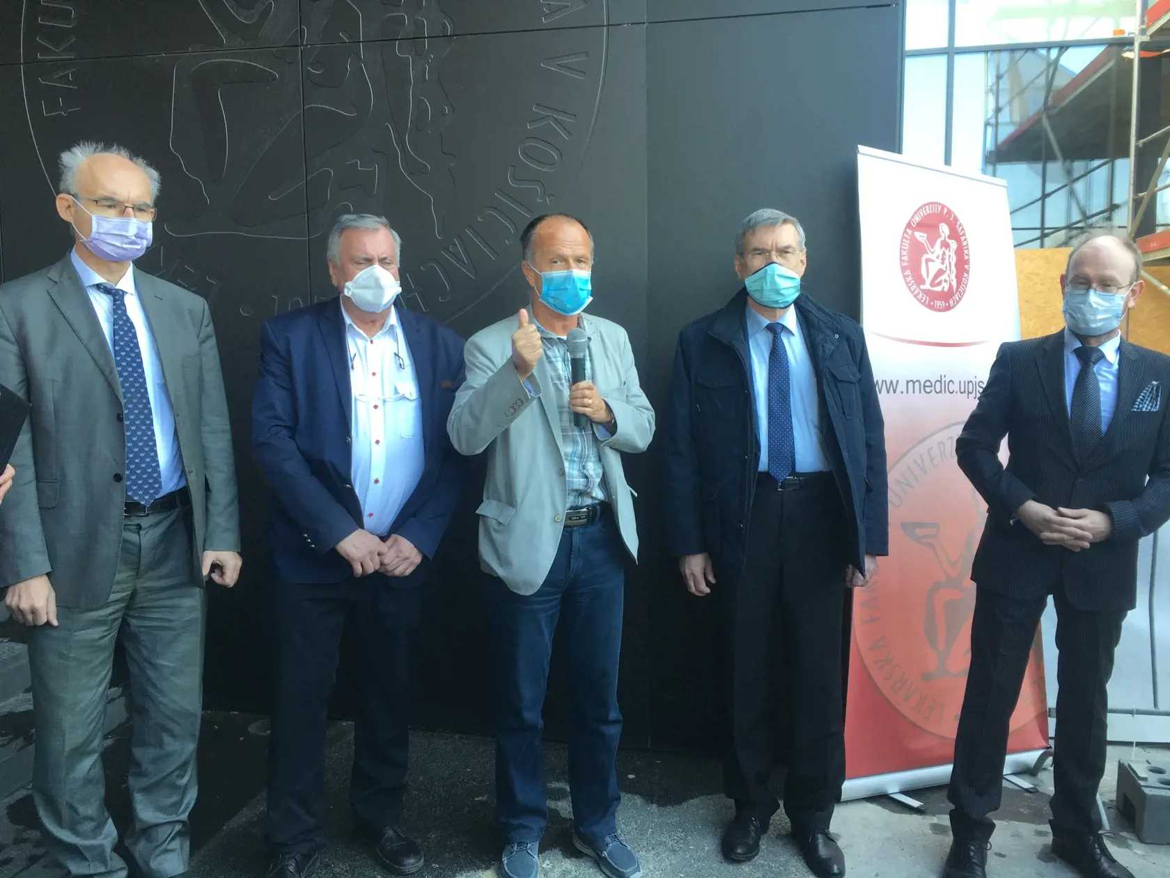 Viliam Donič, prednosta Ústavu lekárskej fyziológie UPJŠ LF; garant projektu DSV VYMUVEP  na UPJŠ LF Výskum pokročilých metód umelej ventilácie pľúc, Pavol Török, zástupca prednostu pre pedagogickú činnosť KAIM LF UPJŠ a VÚSCH, a.s.;  spoluriešiteľ projektu DSV VYMUVEP  Výskum pokročilých metód UVP;  autor metódy pľúcnej ventilácie PMLV, Daniel Pella, dekan Lekárskej fakulty Univerzity P. J. Šafárika Košiciach, Jozef Firment, prodekan LF UPJŠ LF;  prednosta I. kliniky anestéziológie a intenívnej