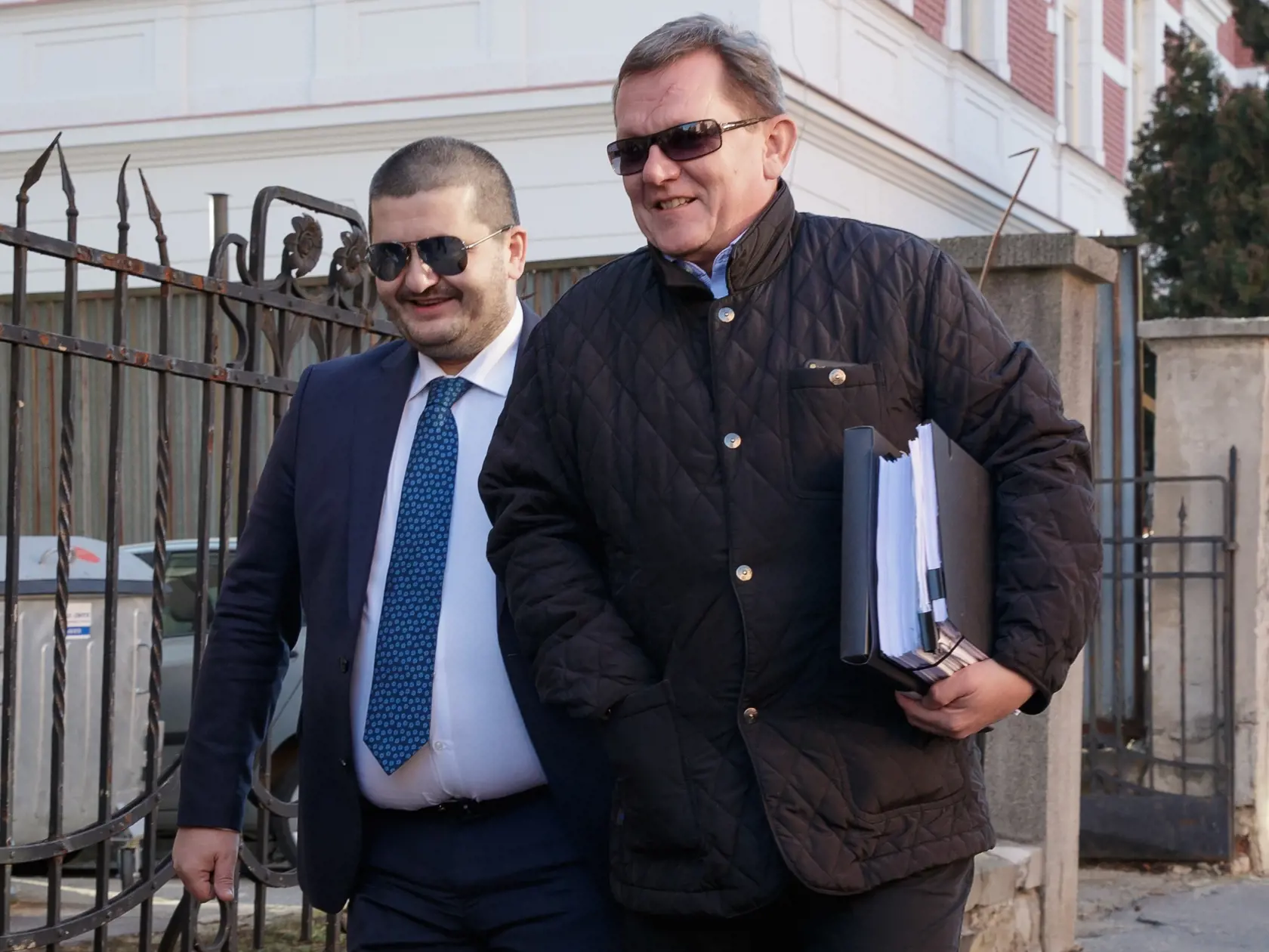 Pojednávanie na Špecializovanom trestnom súde v Banskej Bystrici s Mariánom Kočnerom, ktorý sa snaží o prepustenie z vyšetrovacej väzby. Na pojednávanie sa však nedostavil. Na snímke prichádzajú na pojednávanie Kočnerovi pravny zástupcovia.