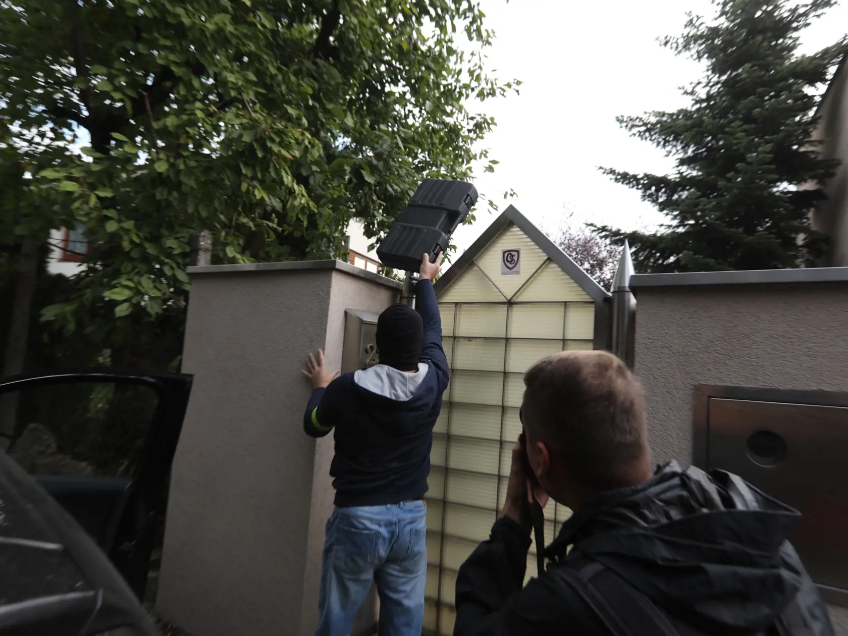 V utorok prebiehali domové prehliadky súbežne v niekoľkých domových priestoroch, ktorých vlastníkom je Marian Kočner. Na snímke jeho dom na bratislavskej Kolibe