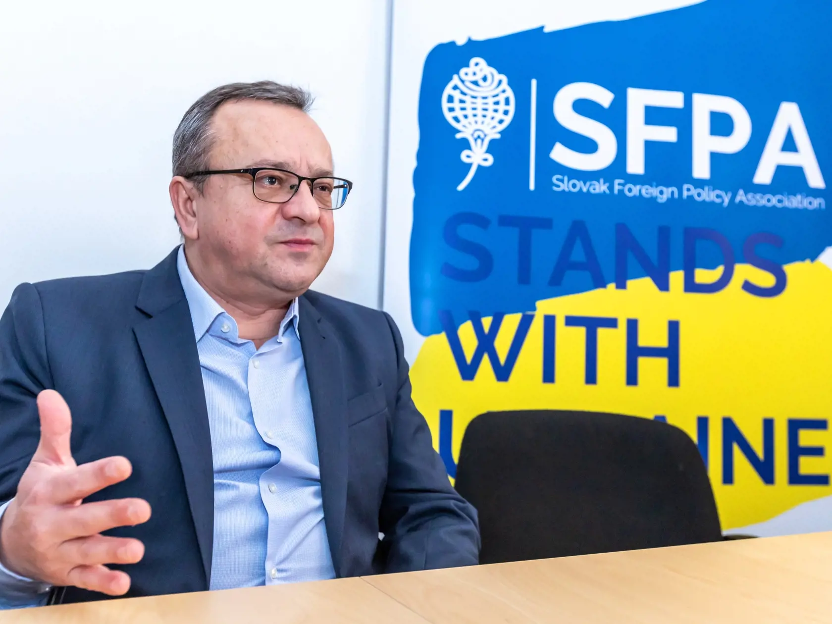 Analytik Alexander Duleba správy o Prigožinovej smrti nateraz komentovať nechce. „Ide o to, akým spôsobom k havárii lietadla prišlo. A či to bol úmysel, nešťastná náhoda alebo technický problém, nevieme. A keďže to nevieme, môžeme iba špekulovať a ja robím špekulácie len nerád,“ hovorí.