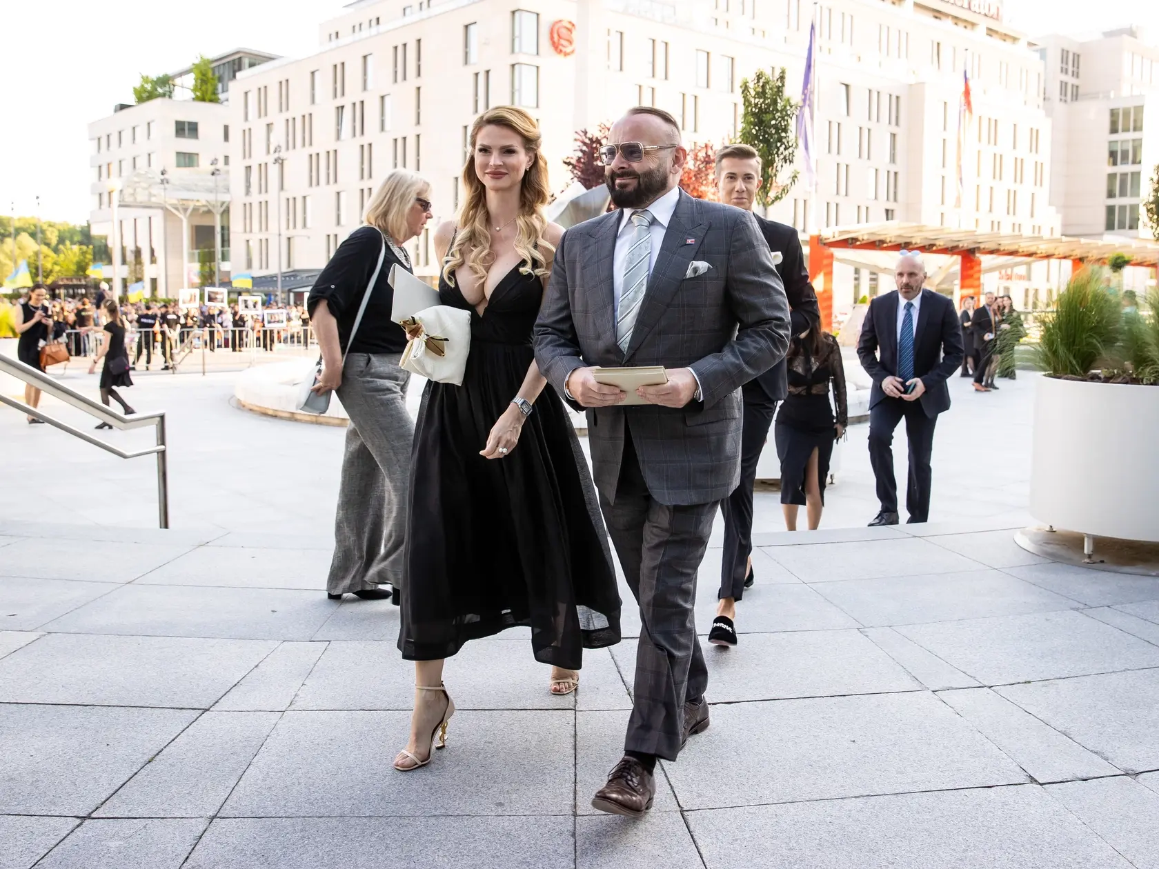 Na snímke príchod hostí na vystúpenie ruskej opernej speváčky Anny Netrebko v novej budove Slovenského národného divadla v Bratislave. 