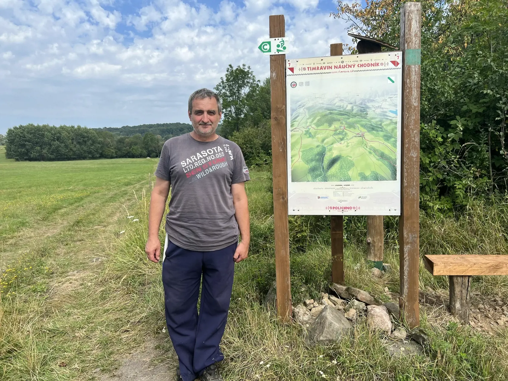Návštevníkom padne zrak aj na expozíciu drevených náhrobníkov evanjelikov, ktoré stoja pred múzeom. Tie boli typické práve pre Polichno. Dnes ich už, žiaľ, nikto nevyrába.