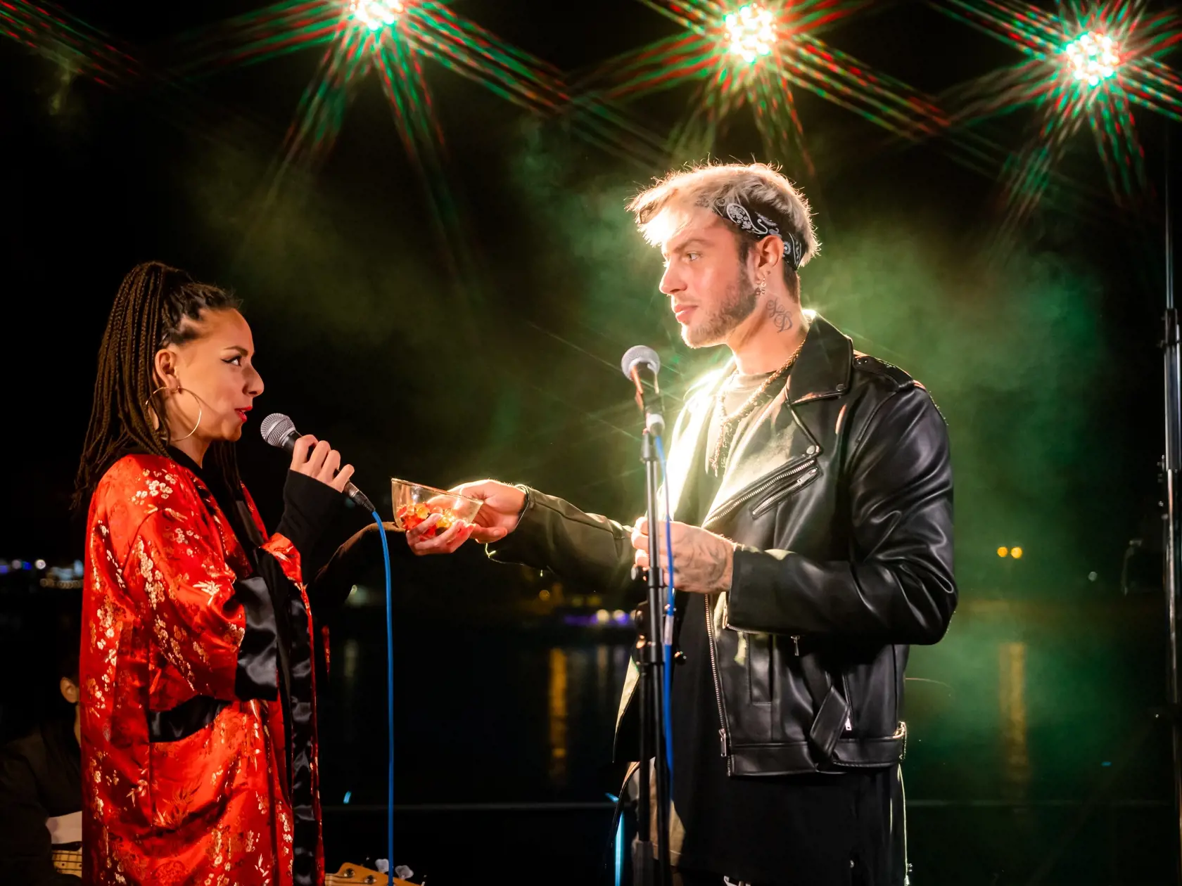 Speváčka Kristína Tran krstila svoje nové EP Transmission. Krstným otcom bol moderátor a muzikant Tomy Kotty. Krstilo sa gumovými medvedíkmi.