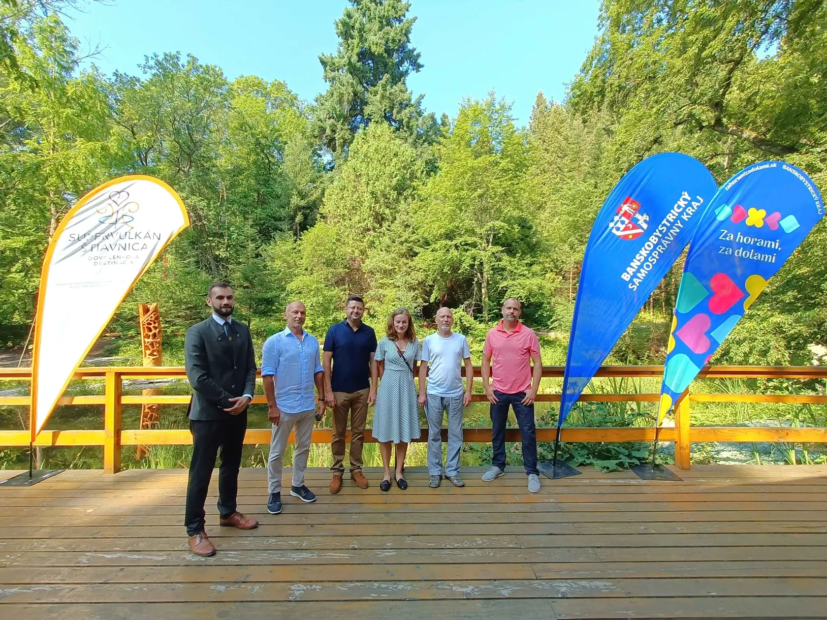 Podujatie komunikuje aktuálne princípy tvorby, súčasné spoločensko-politické témy a širšie kontexty, pričom pracuje s princípmi site specific a land art tvorby s využitím lokálnych zdrojov, ako je napríklad kalamitné drevo a vytvorené sochy, či objekty vracia do ich pôvodného prostredia.