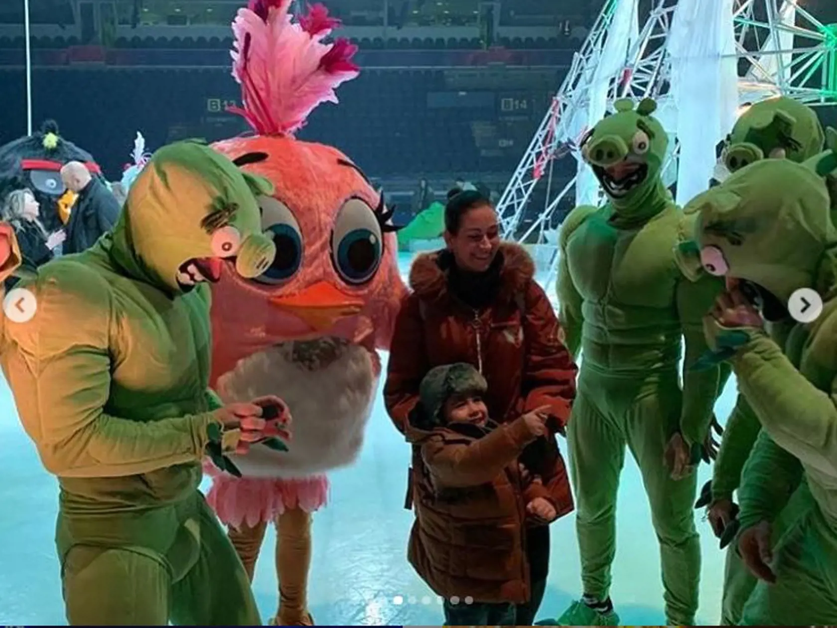 Angry Birds on Ice sinenechala ujsť ani speváčka Zdenka Predná so synom, ktorá v šou aj spieva.