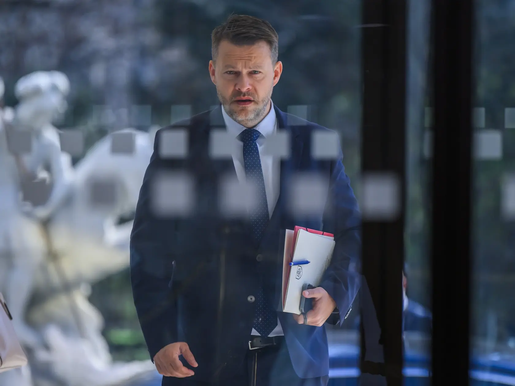 Na snímke nový minister investícií, regionálneho rozvoja a informatizácie SR Samuel Migaľ (nezávislý) prichádza na 79. rokovanie vlády SR v Bratislave 21. marca 2025. FOTO TASR - Jaroslav Novák