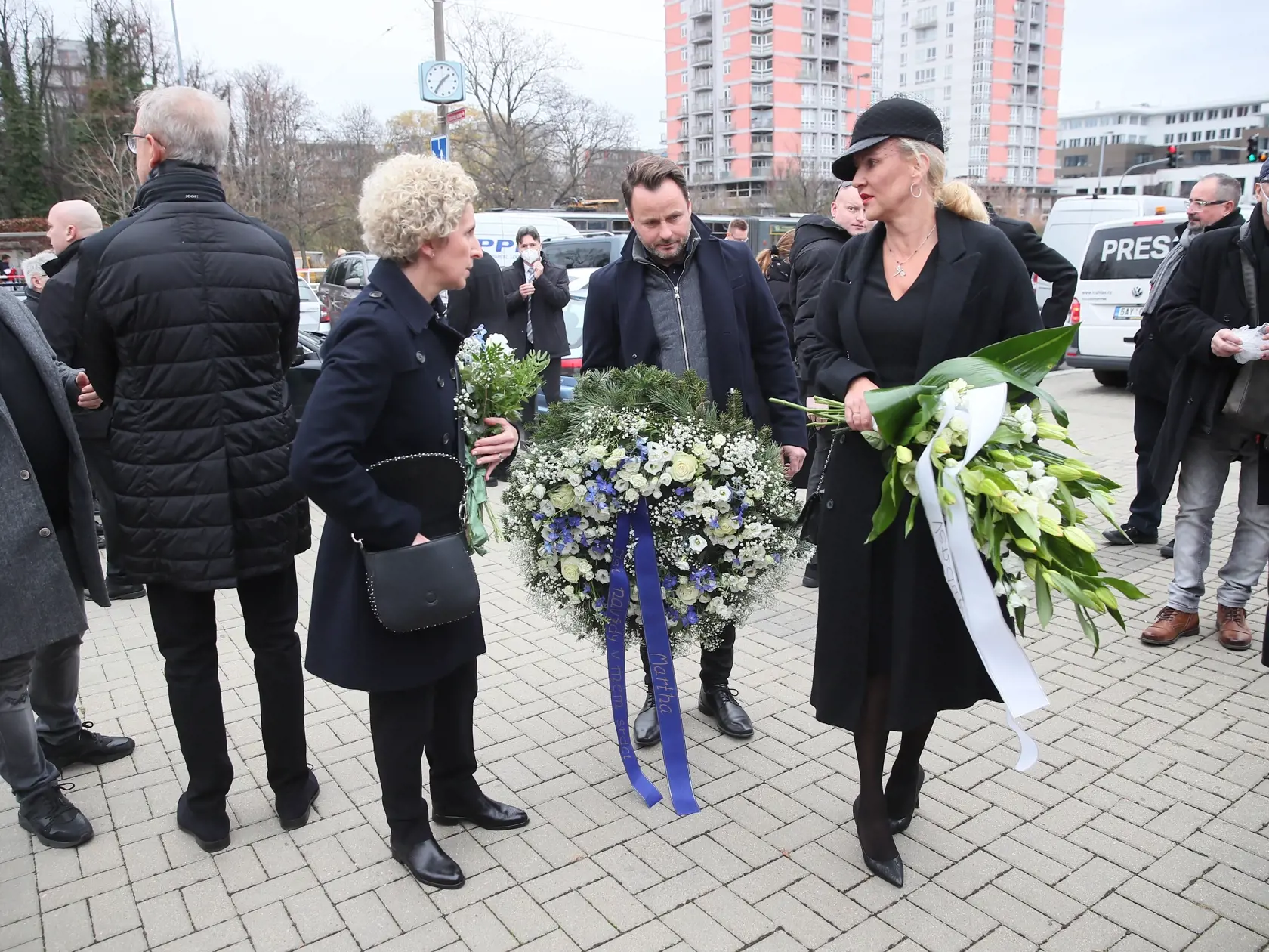 Speváčka Martha prišla na pohreb s vdovou po zosnulom hudobnom skladateľovi Karlovi Svobodovi Vendulou Pizingerovou.