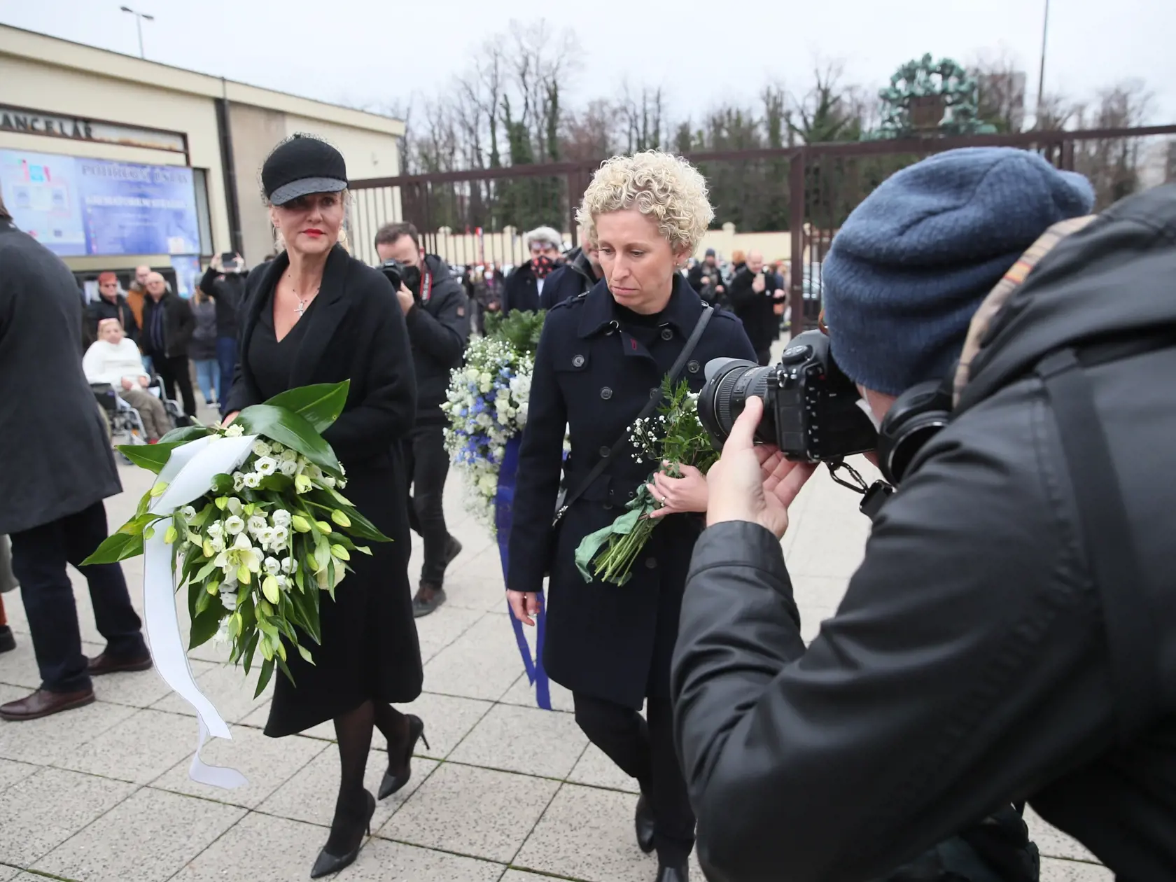 Speváčka Martha prišla na pohreb s vdovou po zosnulom hudobnom skladateľovi Karlovi Svobodovi Vendulou Pizingerovou.