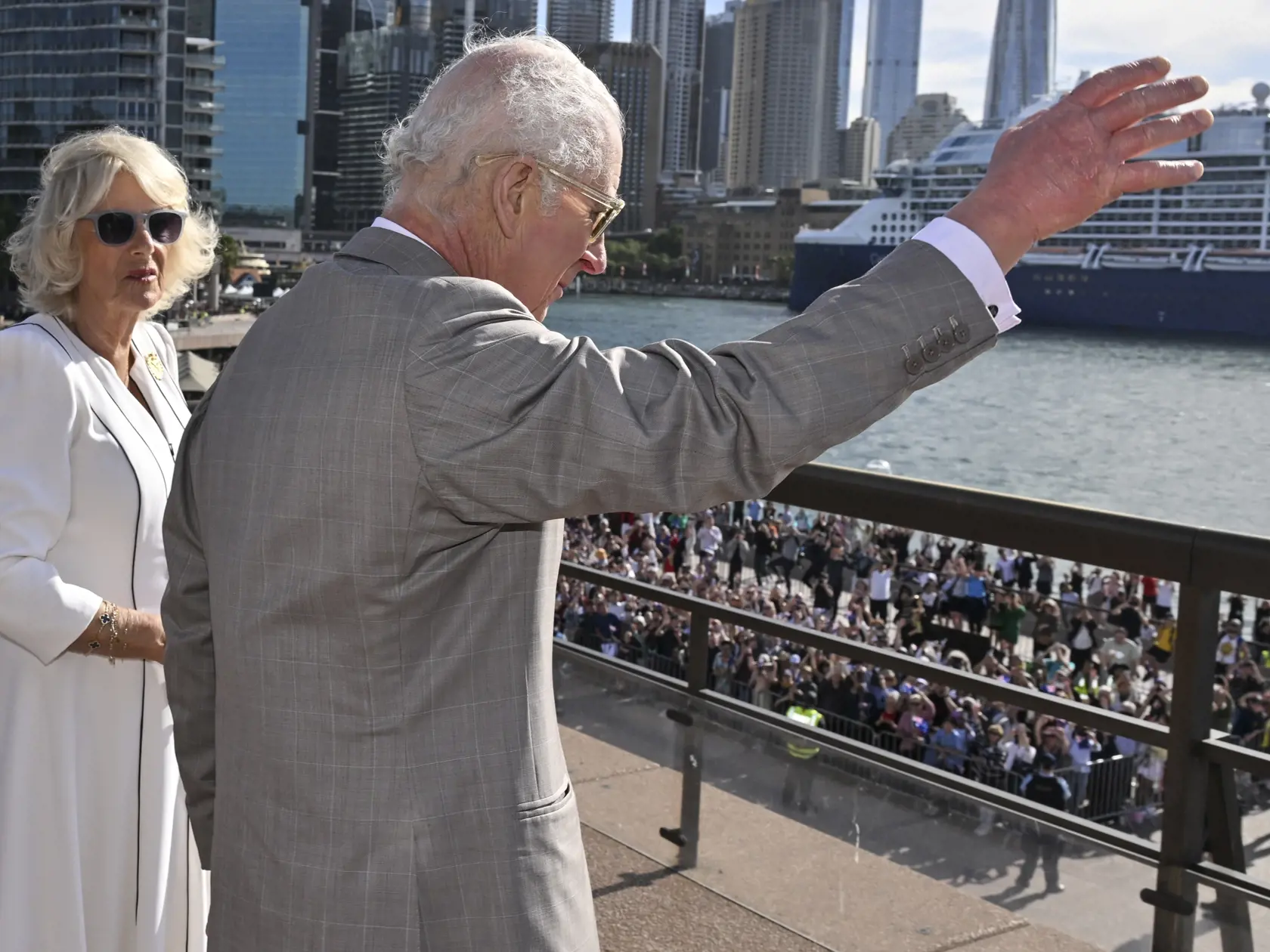 Kráľ Karol po vlámaní do Windosru rýchlo navrhol veľké zmeny v ich životoch a poprosil Williama a Kate, aby sa presťahovali k nemu do Clarence House.