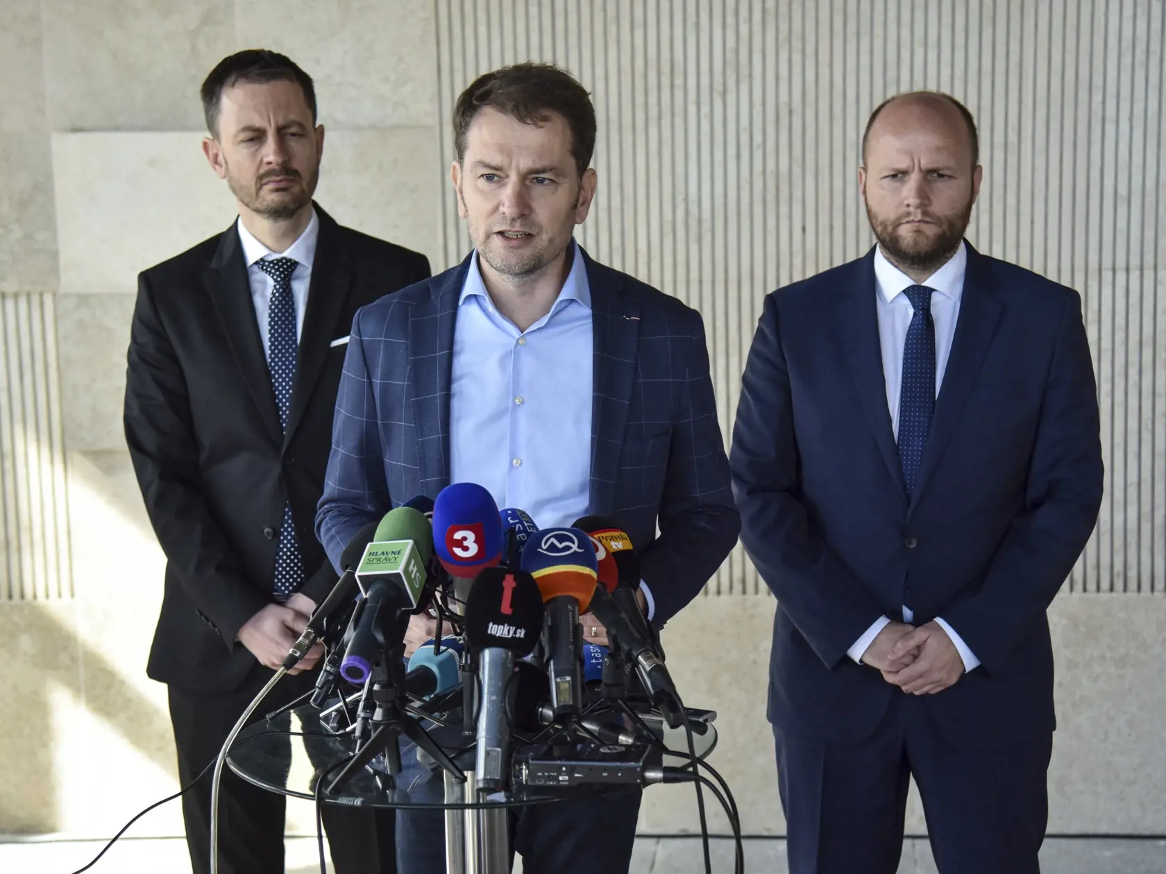 Stretnutie medicínskych odborníkov, kvôli šíreniu koronavírusu počas nadchádzajúcich Veľkonočných sviatkov avizuje, že Vláda SR prijme opatrenia, ktoré zamedzia voľnému pohybu osôb.