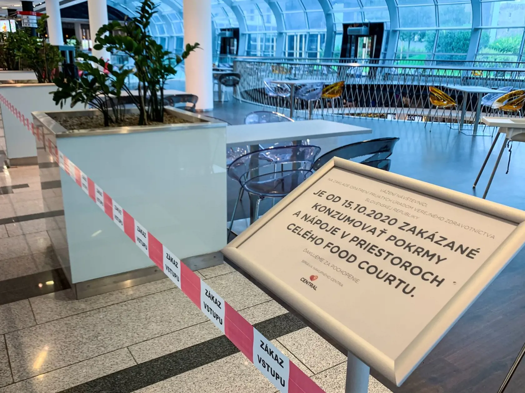 Nový COVID automat neočkovaným znemožňuje prístup do obchodných domov, a to aj k tzv. esenciálnym - teda pre život nevyhnutným prevádzkam.