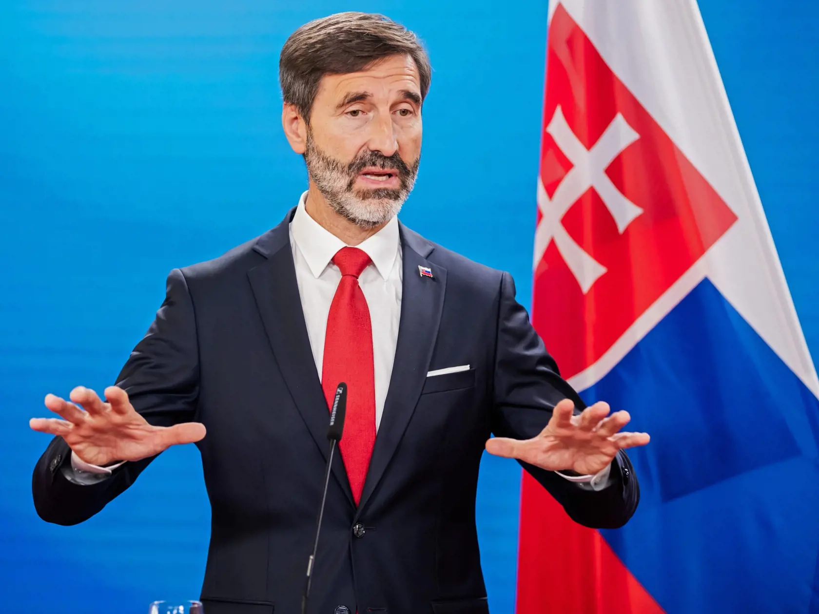 KK59 Berlín - Minister zahraničných vecí a európskych záležitostí SR Juraj Blanár hovorí počas tlačovej konferencie po spoločnom stretnutí s neemckou ministerkou zahraničných vecí Annalenou Baerbockovou v Berlíne 11. októbra 2024. FOTO TASR/DPA
11.10.2024, Berlin: Juraj Blanar, AuĂźenminister der Slowakei, Ă¤uĂźert sich bei einer Presskonferenz im Anschluss an ein GesprĂ¤ch mit AuĂźenministerin Baerbock im AuswĂ¤rtigen Amt. Foto: Christoph Soeder/dpa +++ dpa-Bildfunk +++