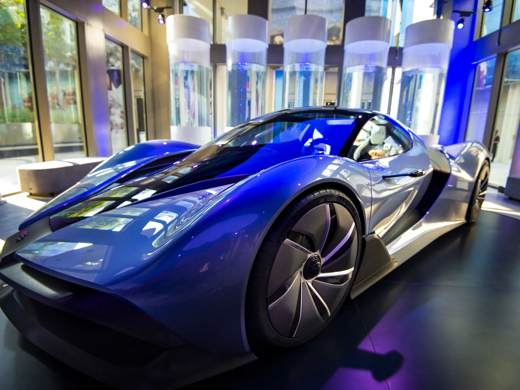 Na snímke prototyp auta s vodíkovým pohonom MH2 vystavený v slovenskom pavilóne na Svetovej výstave Expo Dubaj 2020 v Dubaji v piatok 15. októbra. FOTO TASR - Jakub Kotian