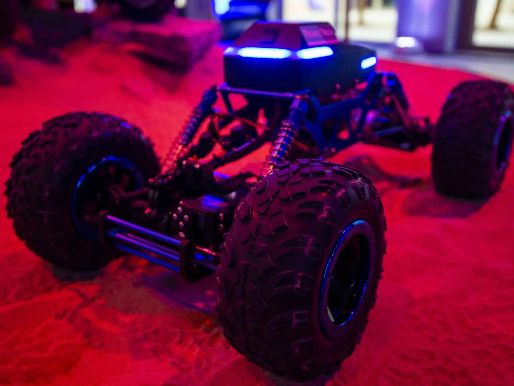Na snímke mobilný robot Androver z dielne RoboTech Vision vystavený v slovenskom pavilóne na Svetovej výstave Expo Dubaj 2020 v Dubaji v piatok 15. októbra. FOTO TASR - Jakub Kotian