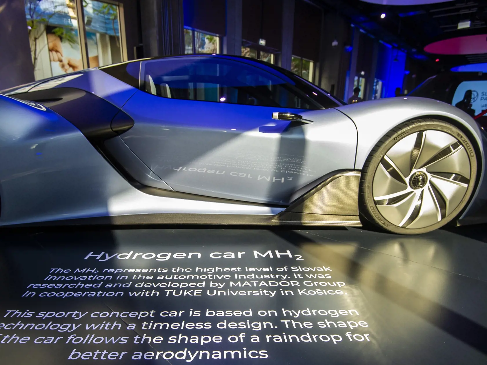 Na snímke prototyp auta s vodíkovým pohonom MH2 vystavený v slovenskom pavilóne na Svetovej výstave Expo Dubaj 2020 v Dubaji v piatok 15. októbra. FOTO TASR - Jakub Kotian