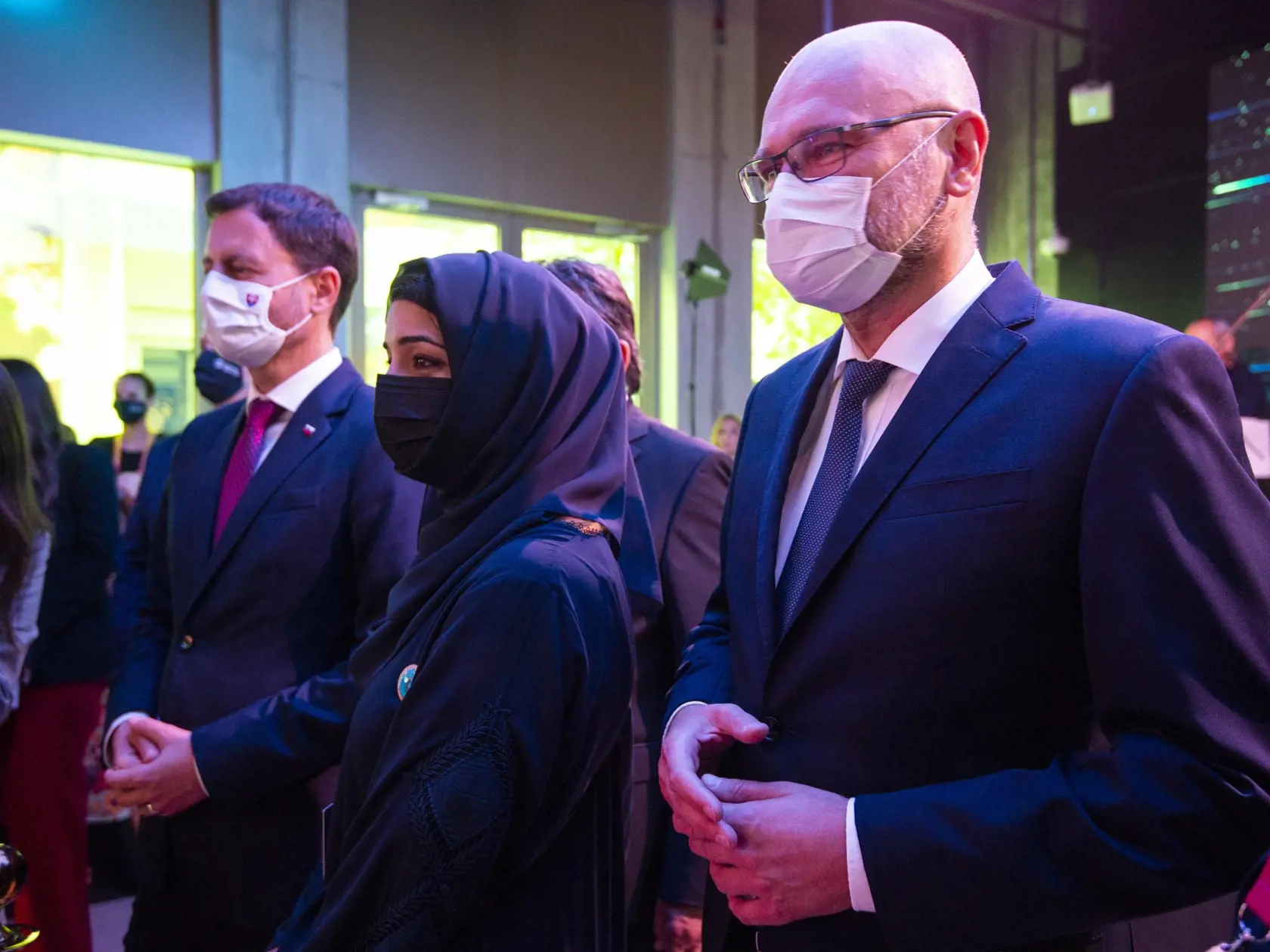 Na snímke zľava premiér SR Eduard Heger (OĽaNo), ministerka medzinárodnej spolupráce Spojených arabských emirátov a generálna riaditeľka EXPO Dubaj 2020 Rím Hášimíová a minister hospodárstva SR Richard Sulík (SaS) počas slávnostnej prezentácie slovenského pavilónu na Svetovej výstave Expo Dubaj 2020 v Dubaji v piatok 15. októbra. FOTO TASR - Jakub Kotian