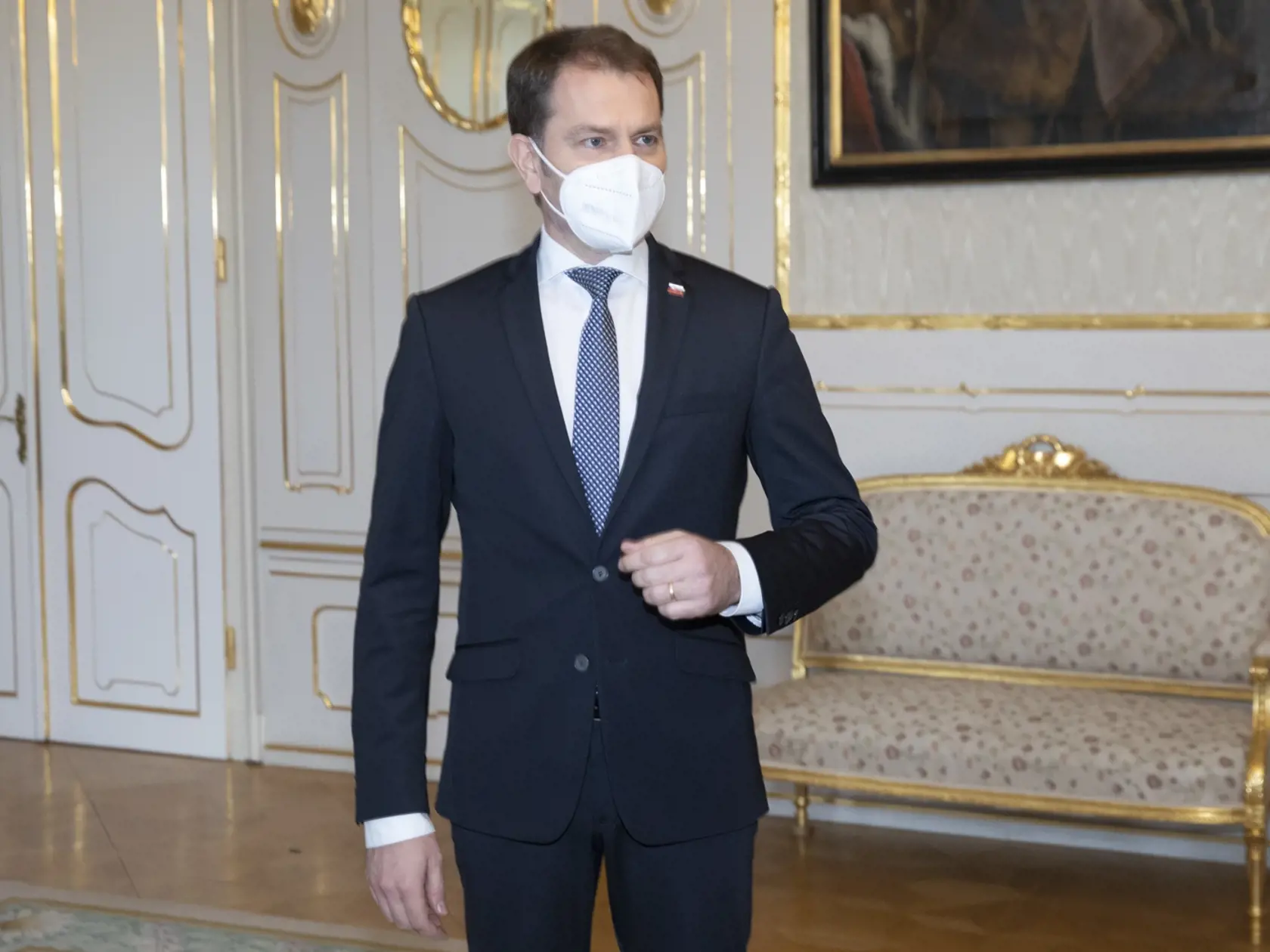 Z vlády odišli už štyria ministri, do konca týždňa hrozí odchod ďalších dvoch. Podľa politológa Miroslava Řádka ich odchod bude skutočne nasledovať.