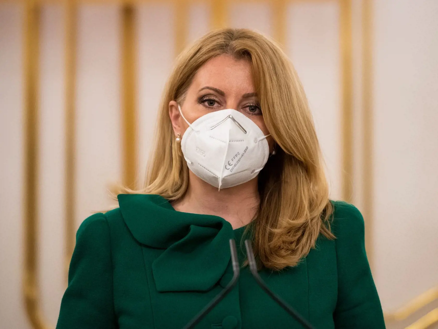 Z vlády odišli už štyria ministri, do konca týždňa hrozí odchod ďalších dvoch. Podľa politológa Miroslava Řádka ich odchod bude skutočne nasledovať.