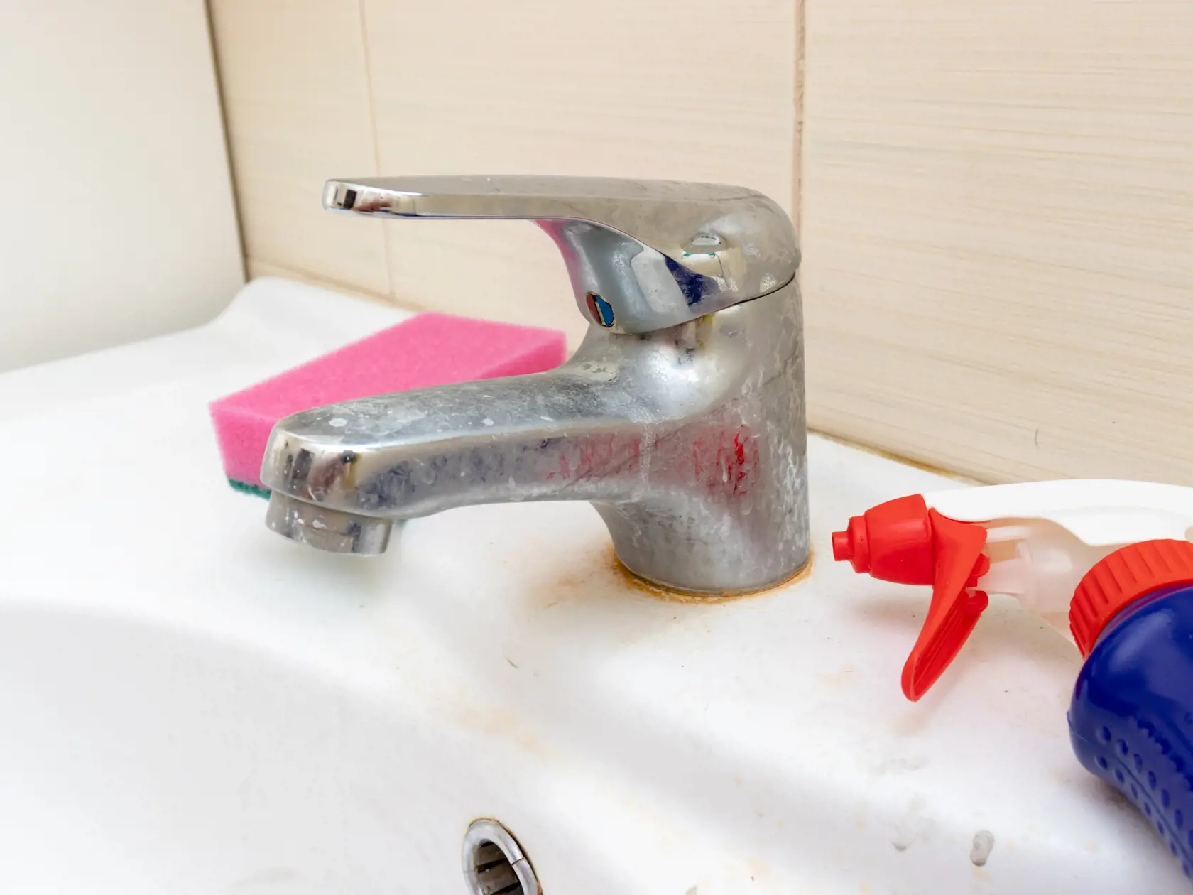 Spray,Liquid,Cleaning,Agent,For,Washing,Dirty,Faucet,With,Limescale,
