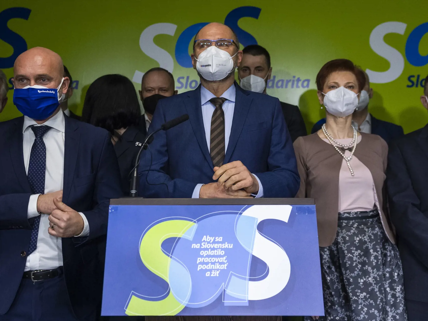 Minister obrany SR Jaroslav Naď povedal, že neočakáva podanie demisie ministrov z radov SaS.