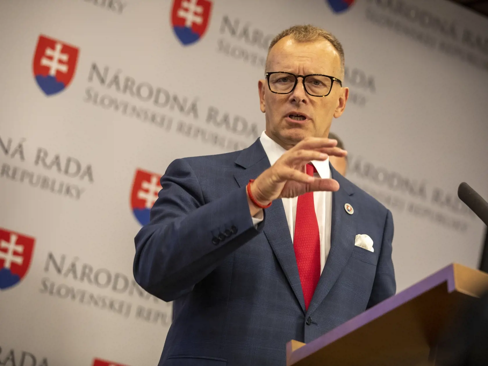 V nedeľu večer majú koaliční lídri rokovať, kto budú noví ministri za odchádzajúcich šéfov rezortov za SaS, potvrdil Kollár.