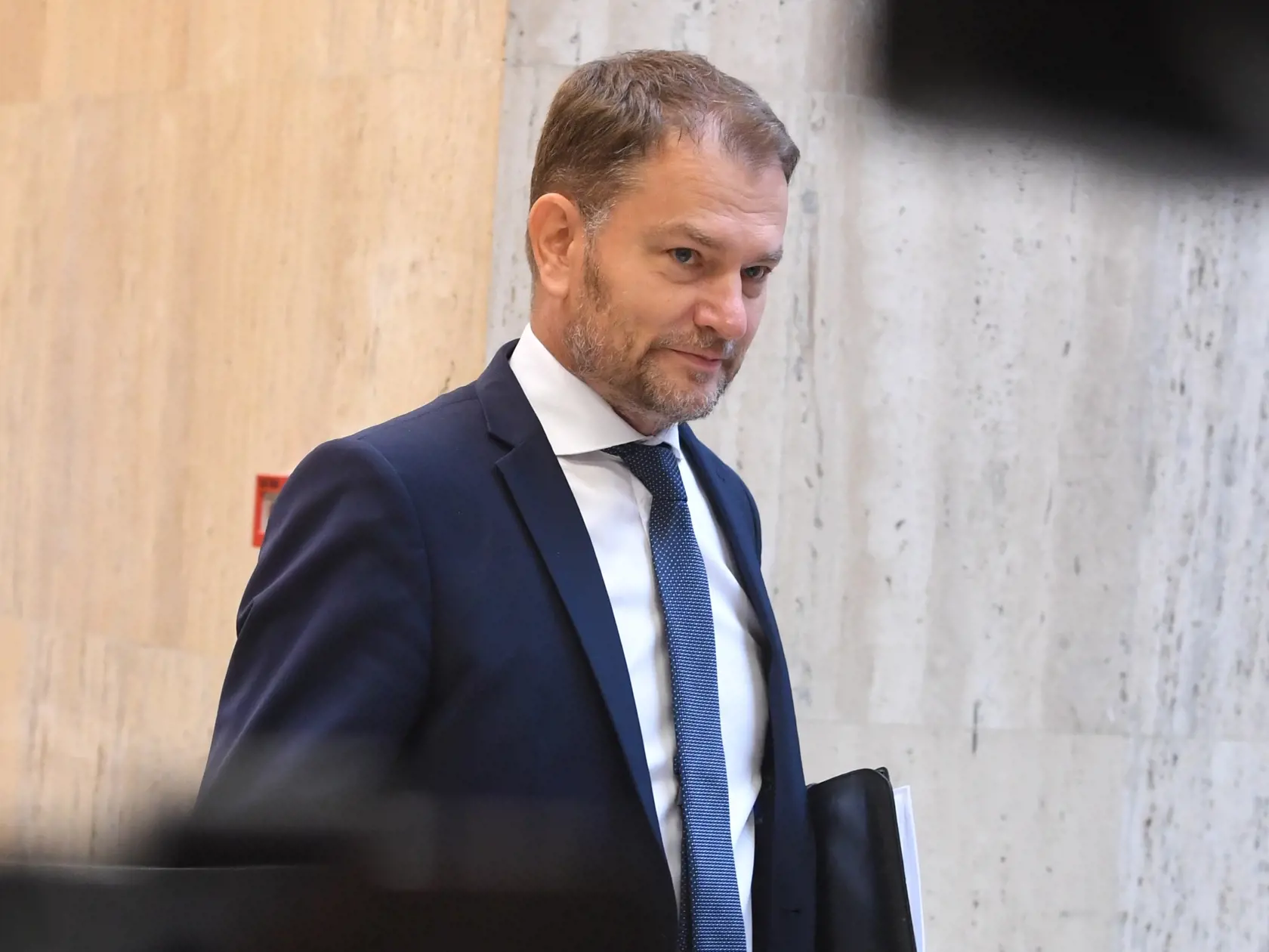 Podľa Kollára sú vinníkmi v kríze obaja – Richard Sulík (SaS) aj Igor Matovič (OĽANO). Šéf parlamentu nemá signál, že by minister financií Matovič odišiel na poslednú chvíľu.