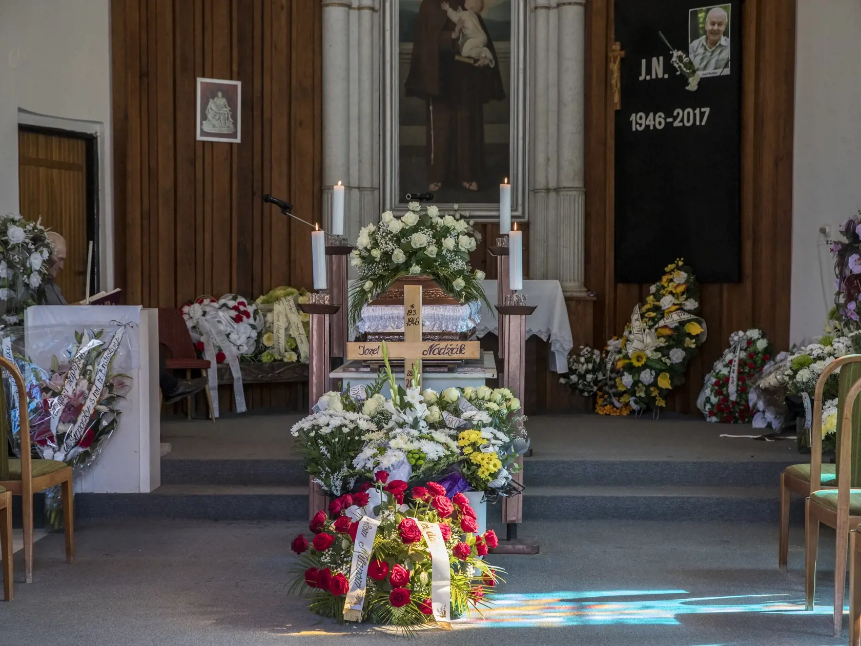 V Namestove sa konala posledna rozlucka so zosnulym Jozefom Nodzakom, znamym pod umeleckym menom Majster N.