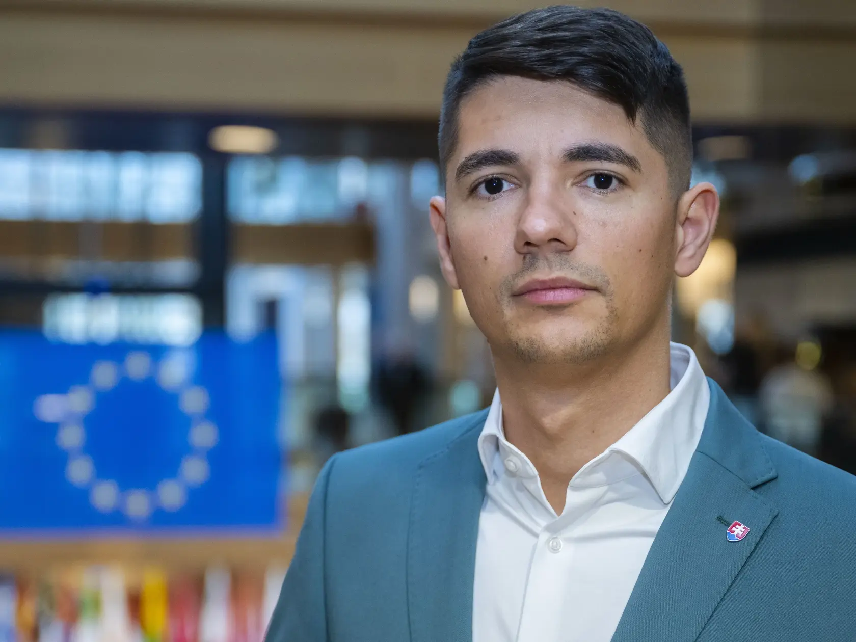 Na snímke europoslanec Erik Kaliňák pózuje v budove európskeho parlamentu 26. novembra 2024 v Štrasburgu. FOTO TASR - Jakub Kotian
