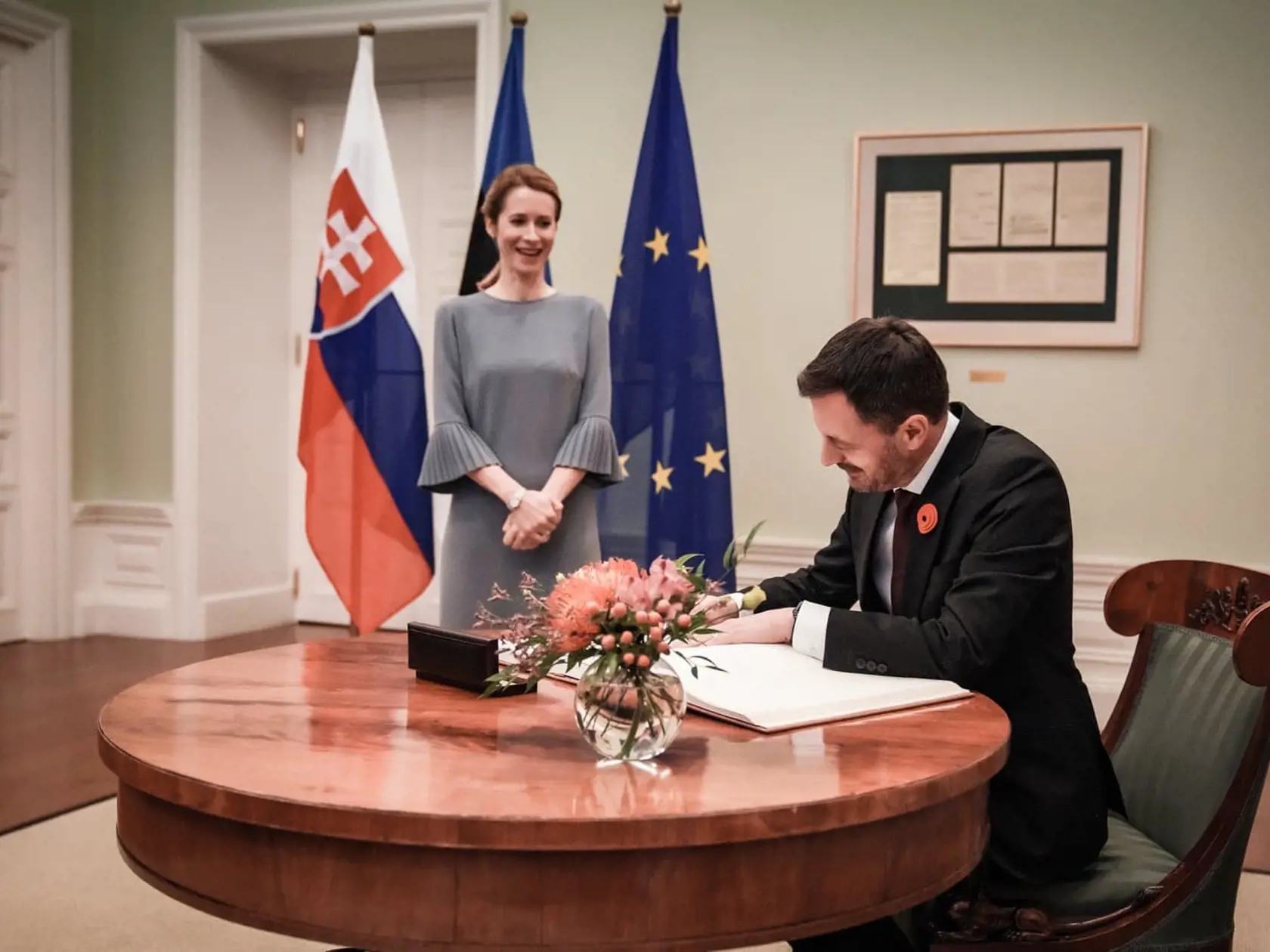 Predseda slovenskej vlády Eduard Heger (OĽANO) a estónska premiérka Kaja Kallasová sa zhodli na potrebe pokračovania pomoci Ukrajine, ktorá čelí ruskej agresii.