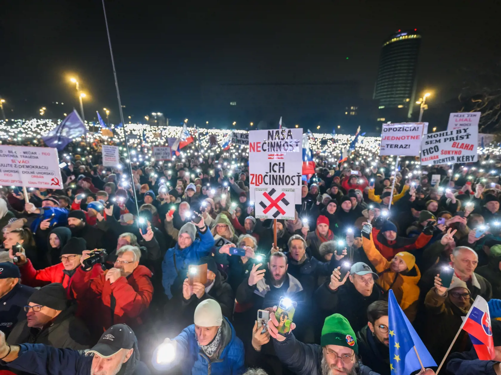 Na snímke protivládne zhromaždenie Slovensko je Európa na Námestí Slobody v Bratislave 7. februára 2025. FOTO TASR - Jaroslav Novák