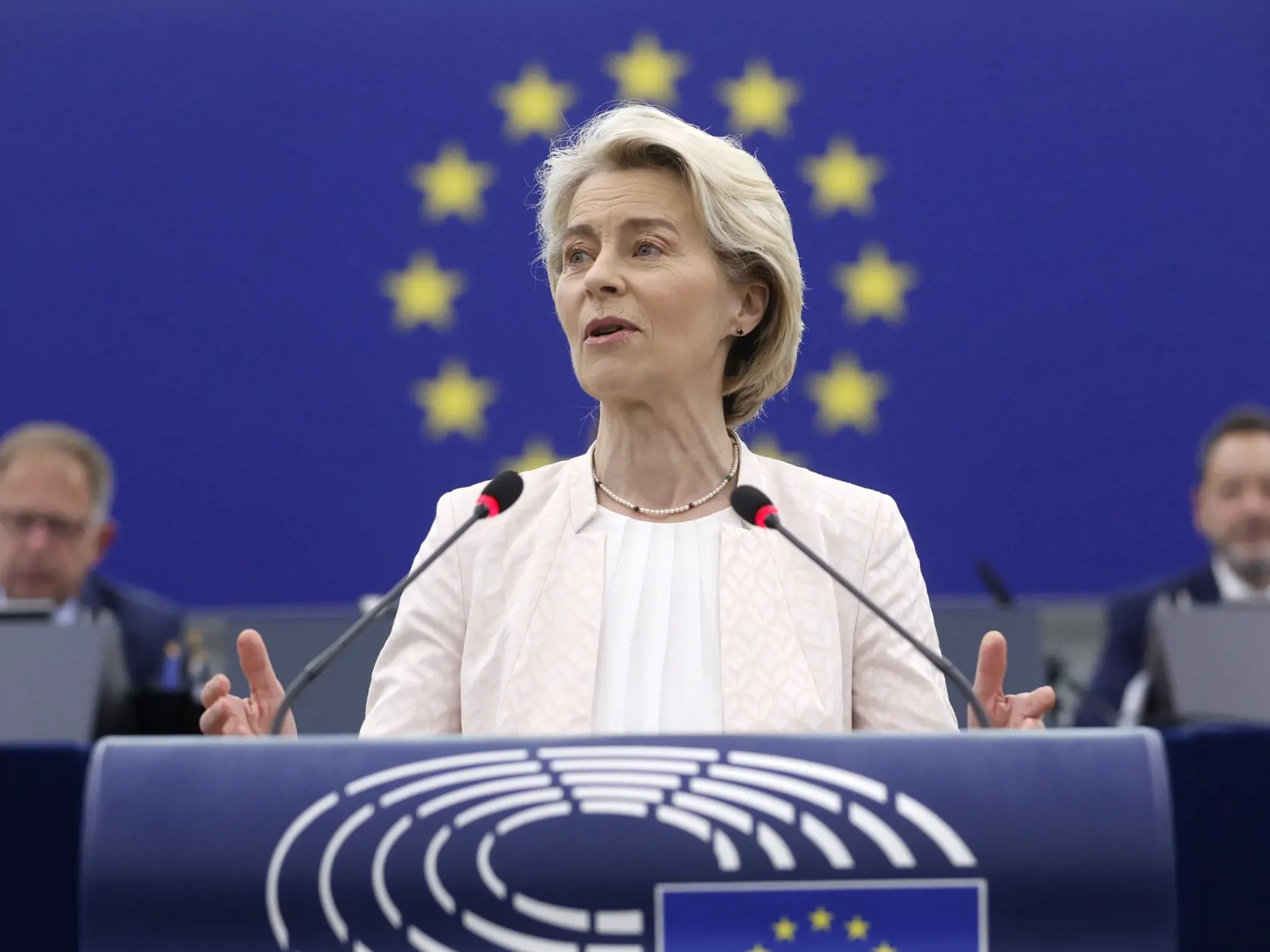 KK11 Štrasburg - Predsedníčka Európskej komisie Ursula von der Leyenová počas zasadnutia Európskeho parlamentu vo štvrtok 18. júla 2024 v Štrasburgu. Poslanci Európskeho parlamentu (EP) budú hlasovať o nominácii Ursuly von der Leyenovej na predsedníčku Európskej komisie (EK) na ďalších päť rokov. FOTO TASR/AP
European Commission President Ursula von der Leyen addresses the plenary at the European Parliament in Strasbourg, eastern France, Thursday, July 18, 2024. Ursula von der Leyen was making h